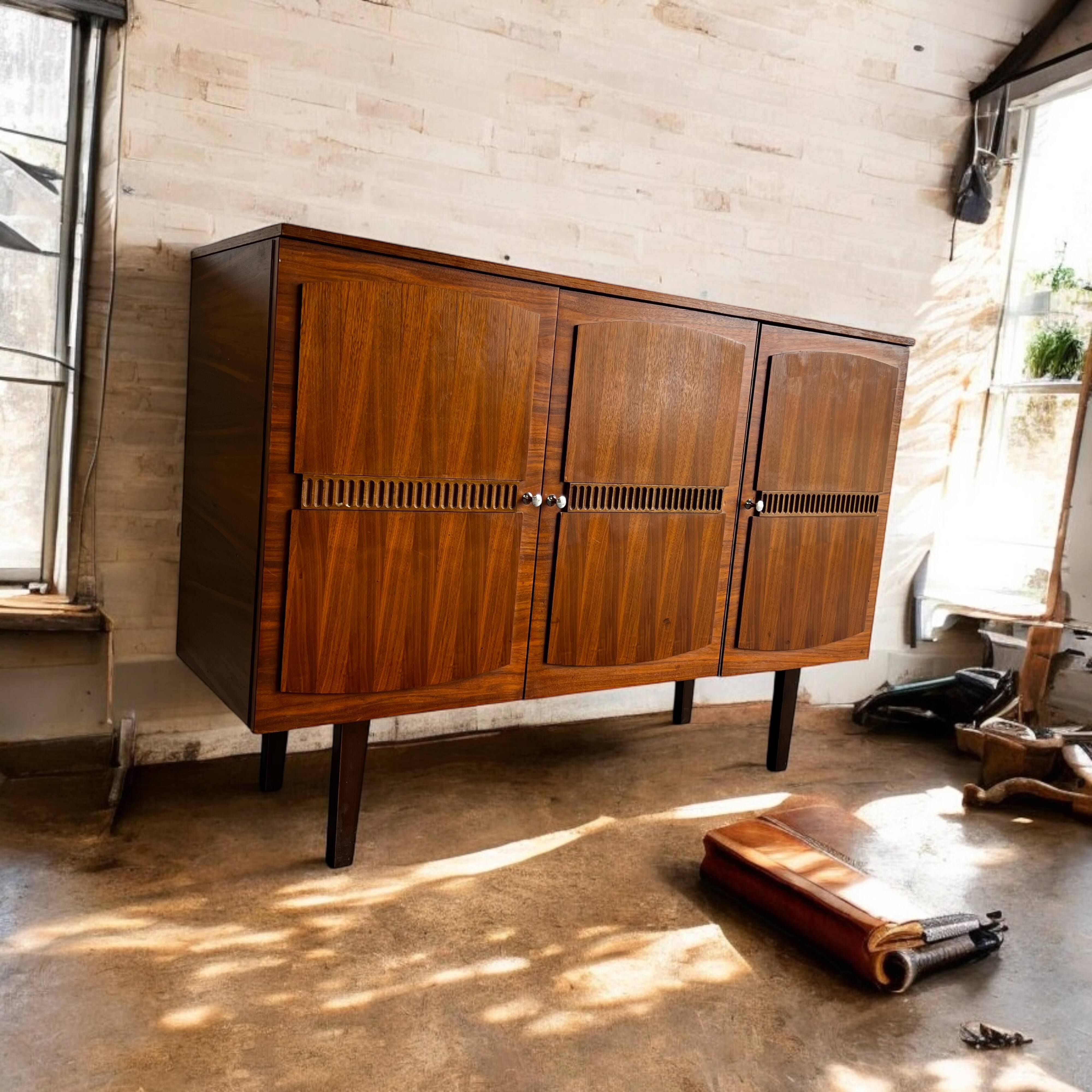 Vintage narrow cabinet/sideboard/buffet