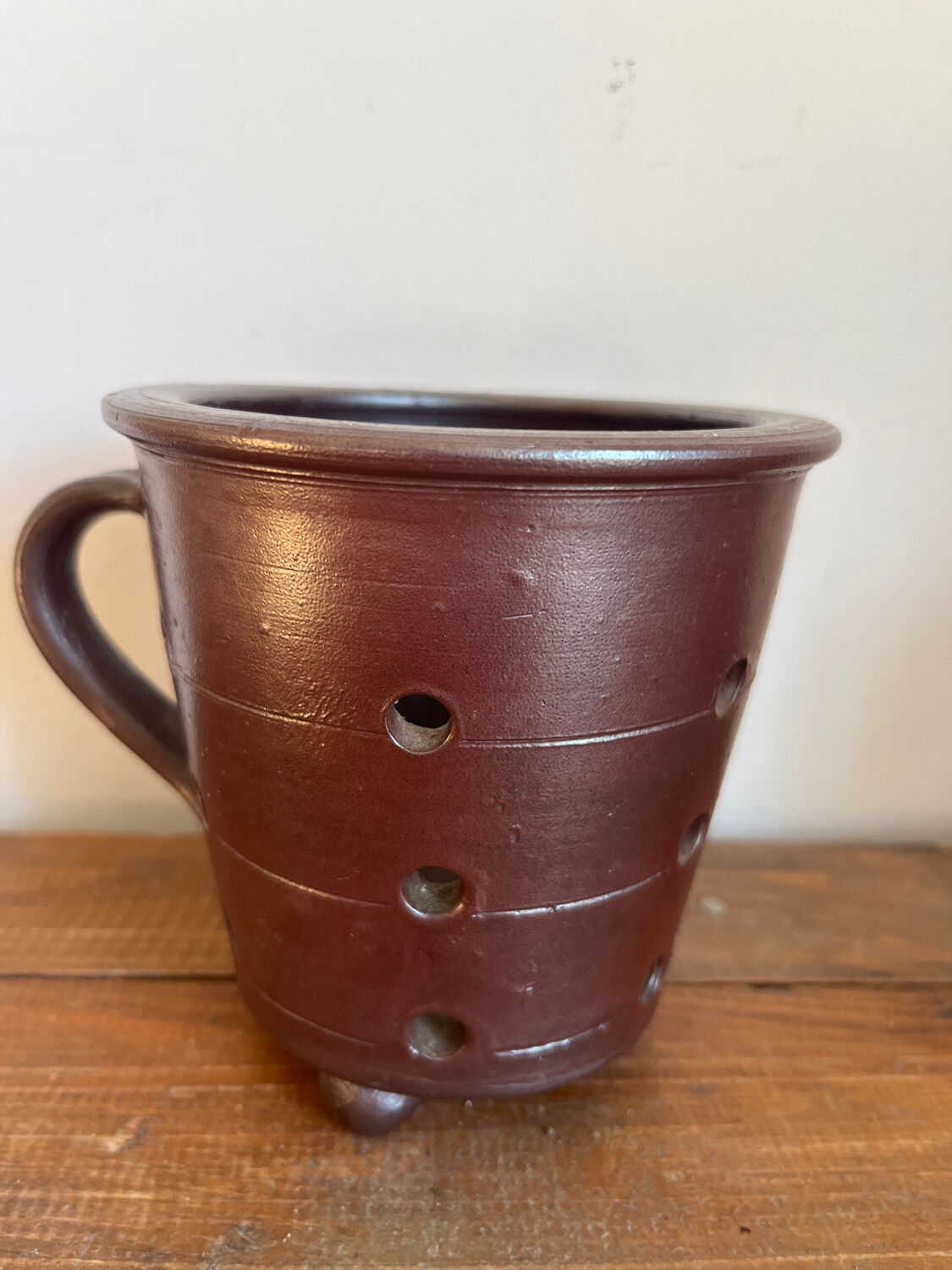 Stoneware cache pot