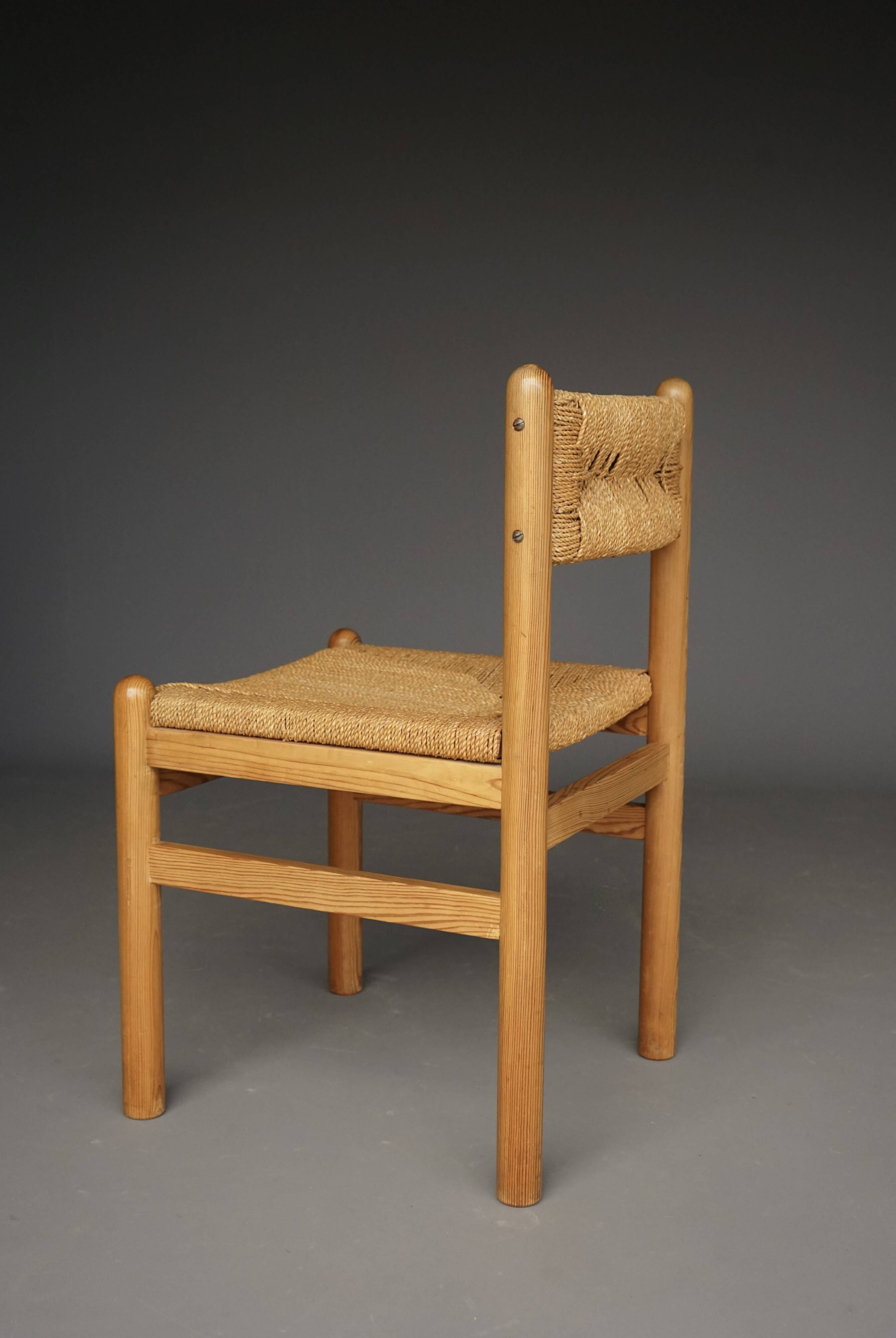 4 chaises de salle à manger en pin et jonc de mer dans le goût de Charlotte Perriand, années 1960