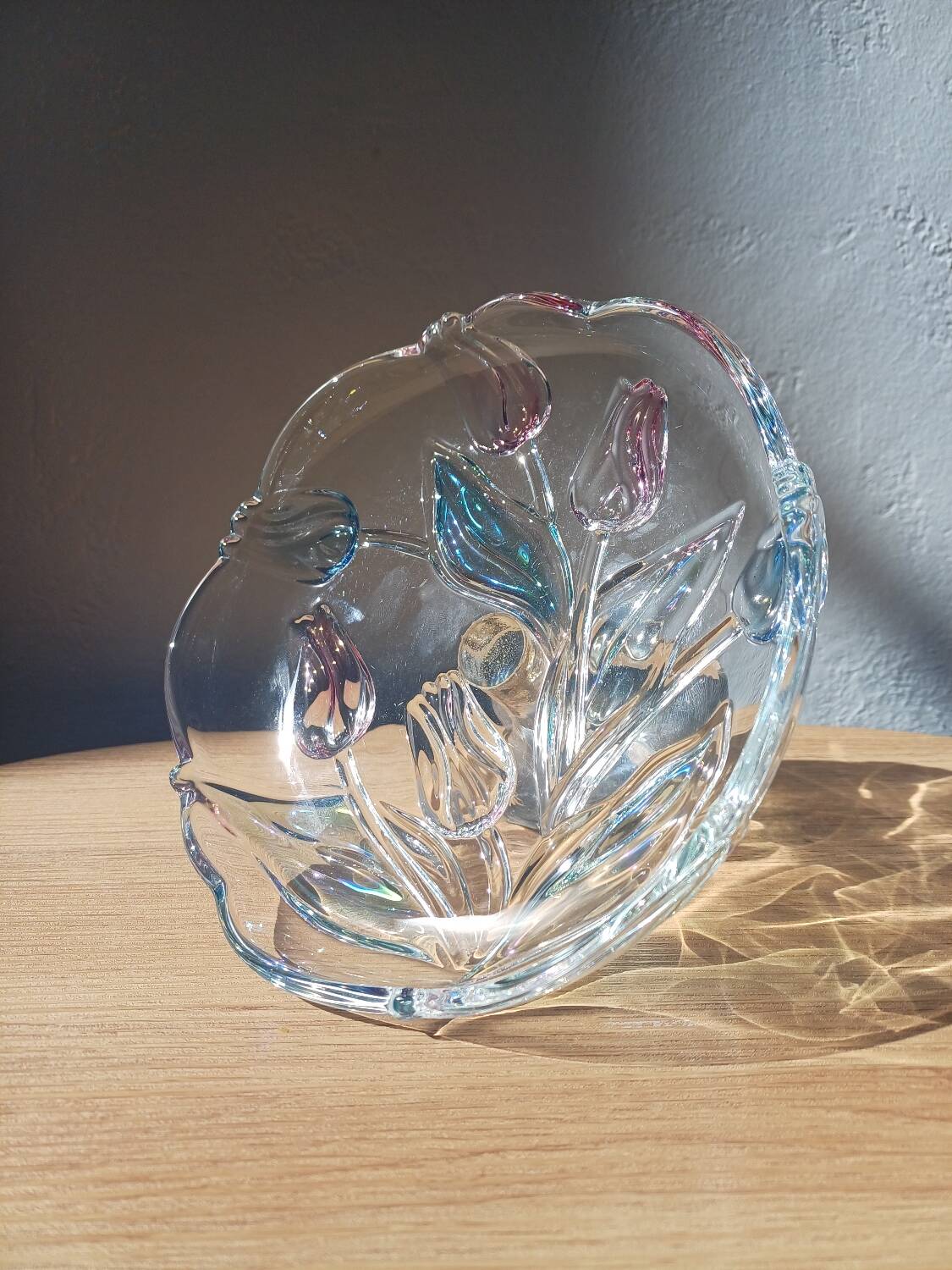 Bol sur pied en verre Mikasa avec tulipes roses et bleues