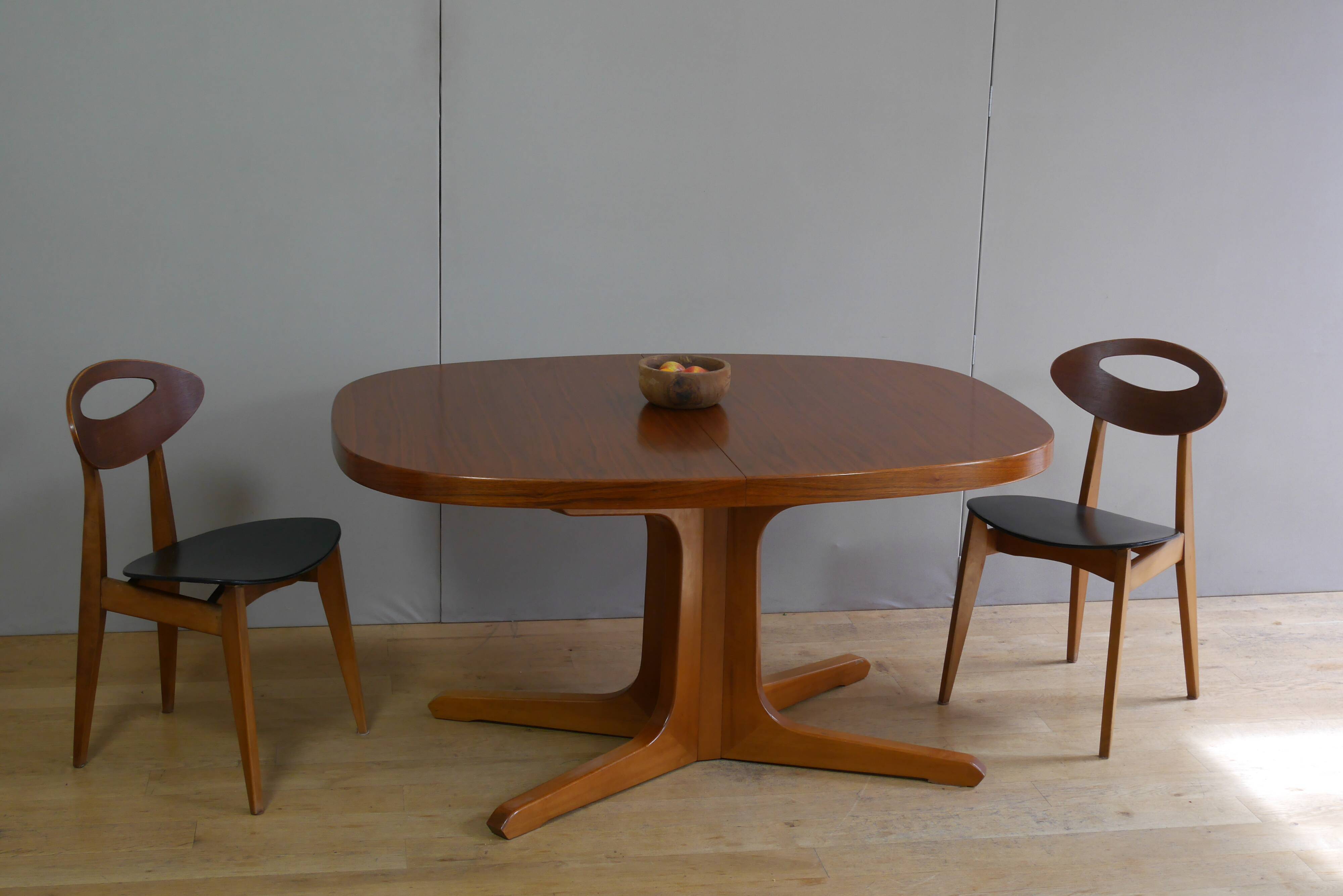 Baumann oval teak table with extensions