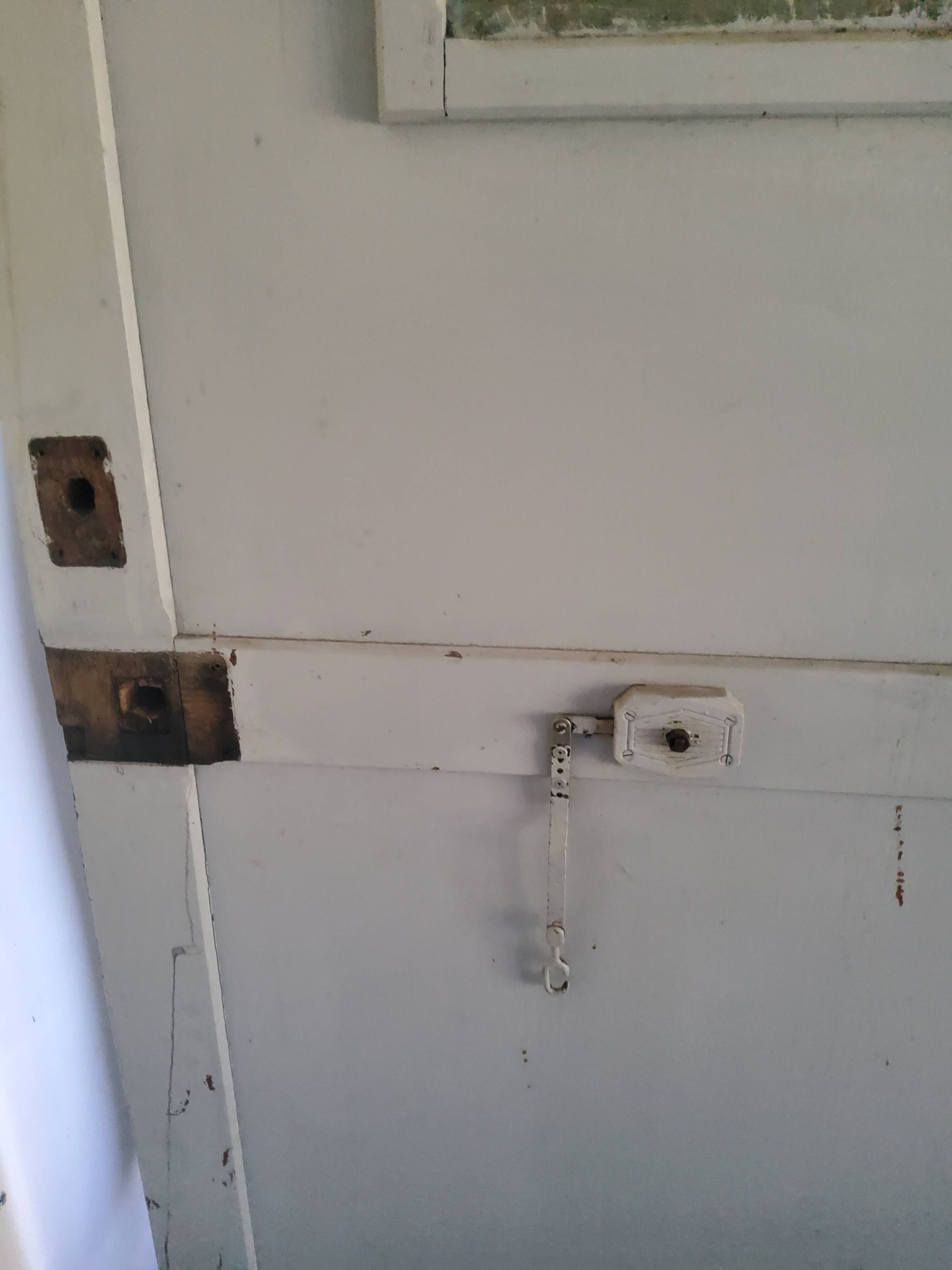 Old Provençal entrance door