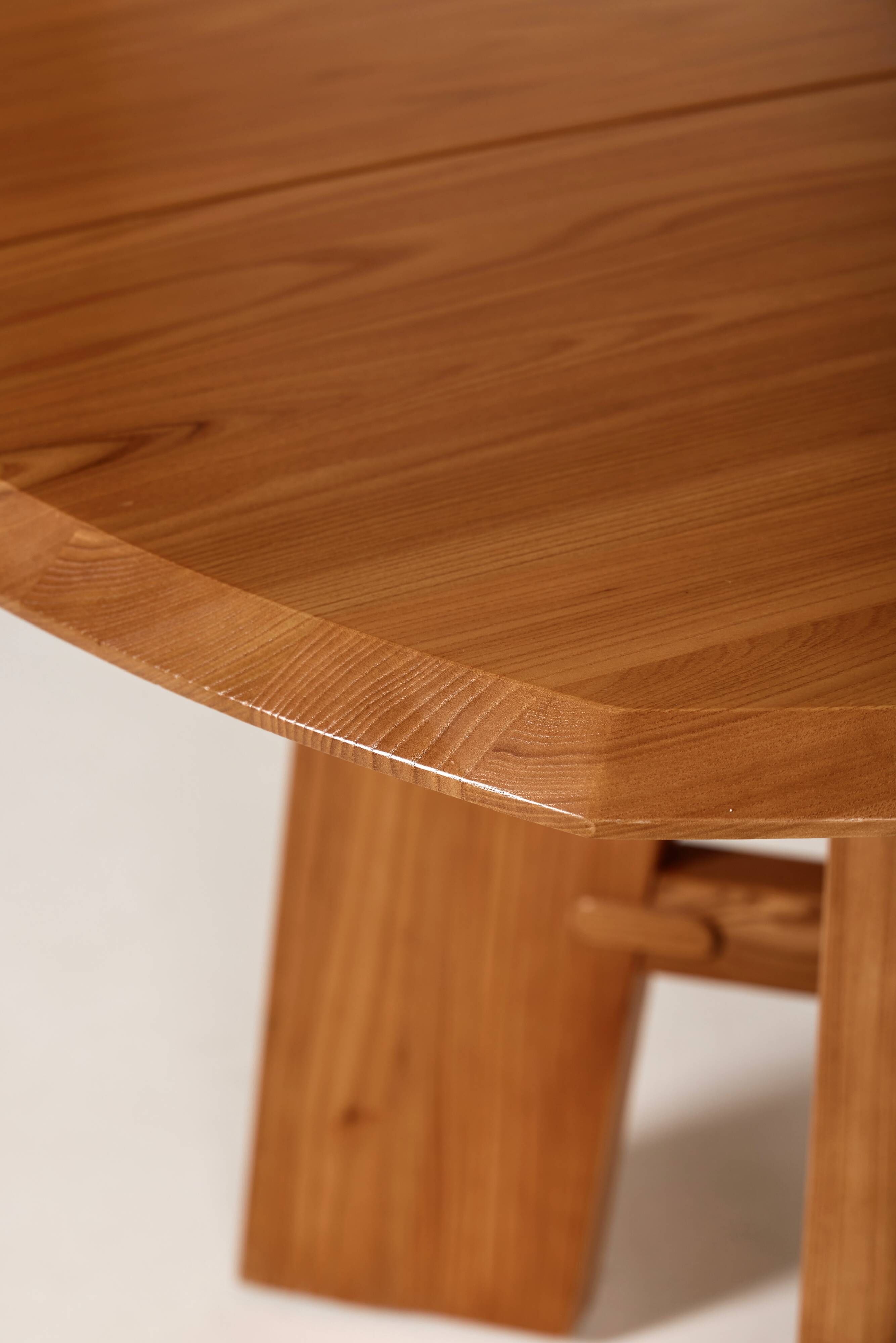 Table  de salle à manger en orme, 1970s