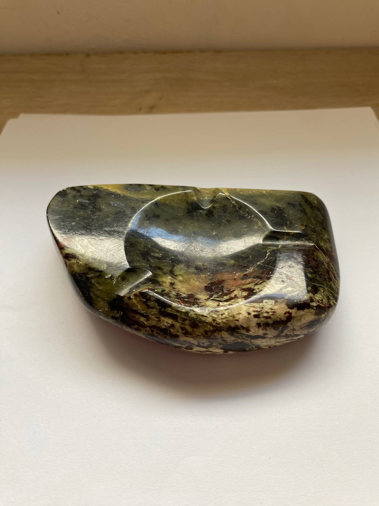 Cendrier vintage en malachite tons vert fonce