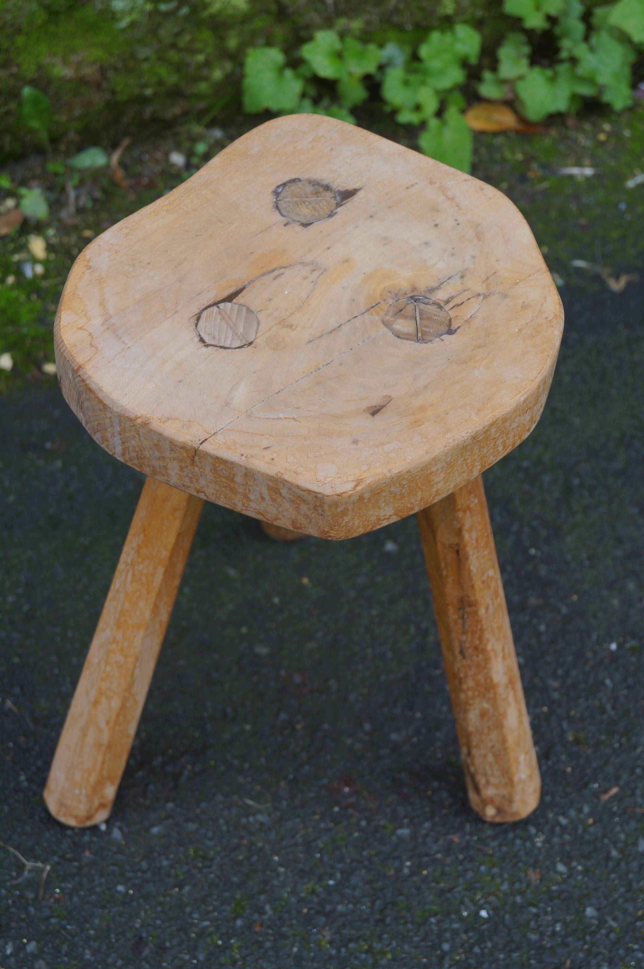 Primitive design stool
