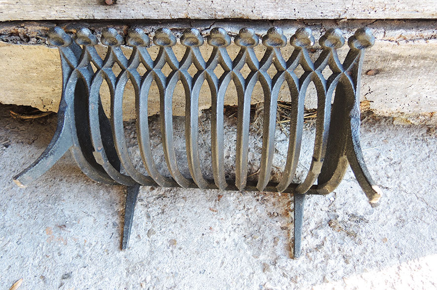 Old cast iron chimney cradle grid 10-bars