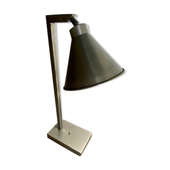 Zinc base table lamp