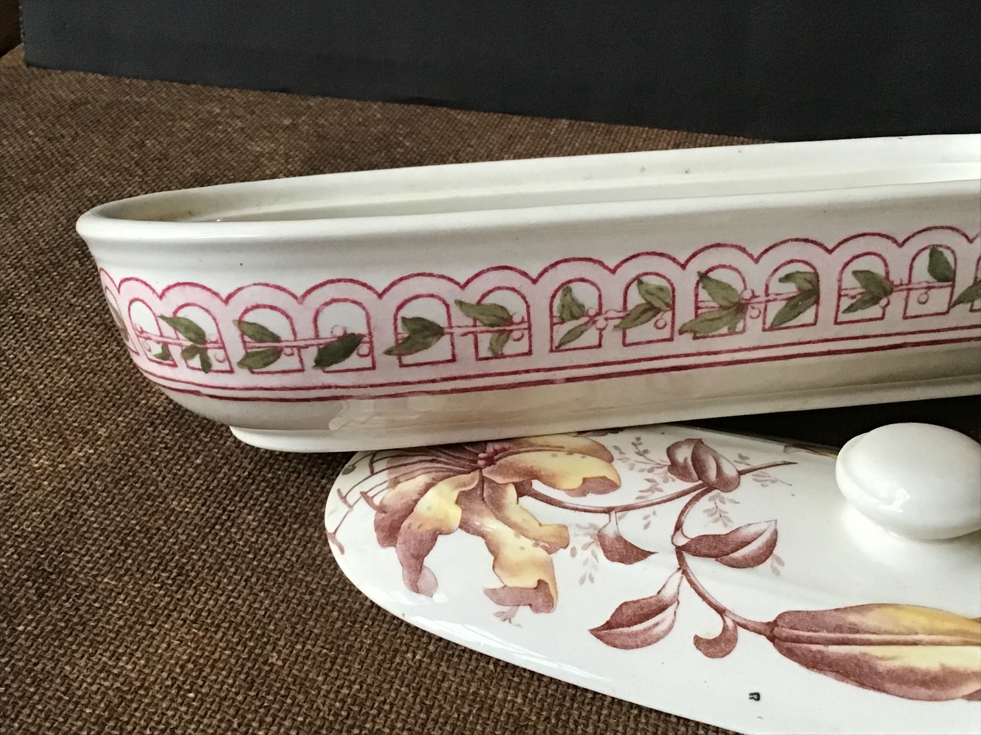 Faience brush holder