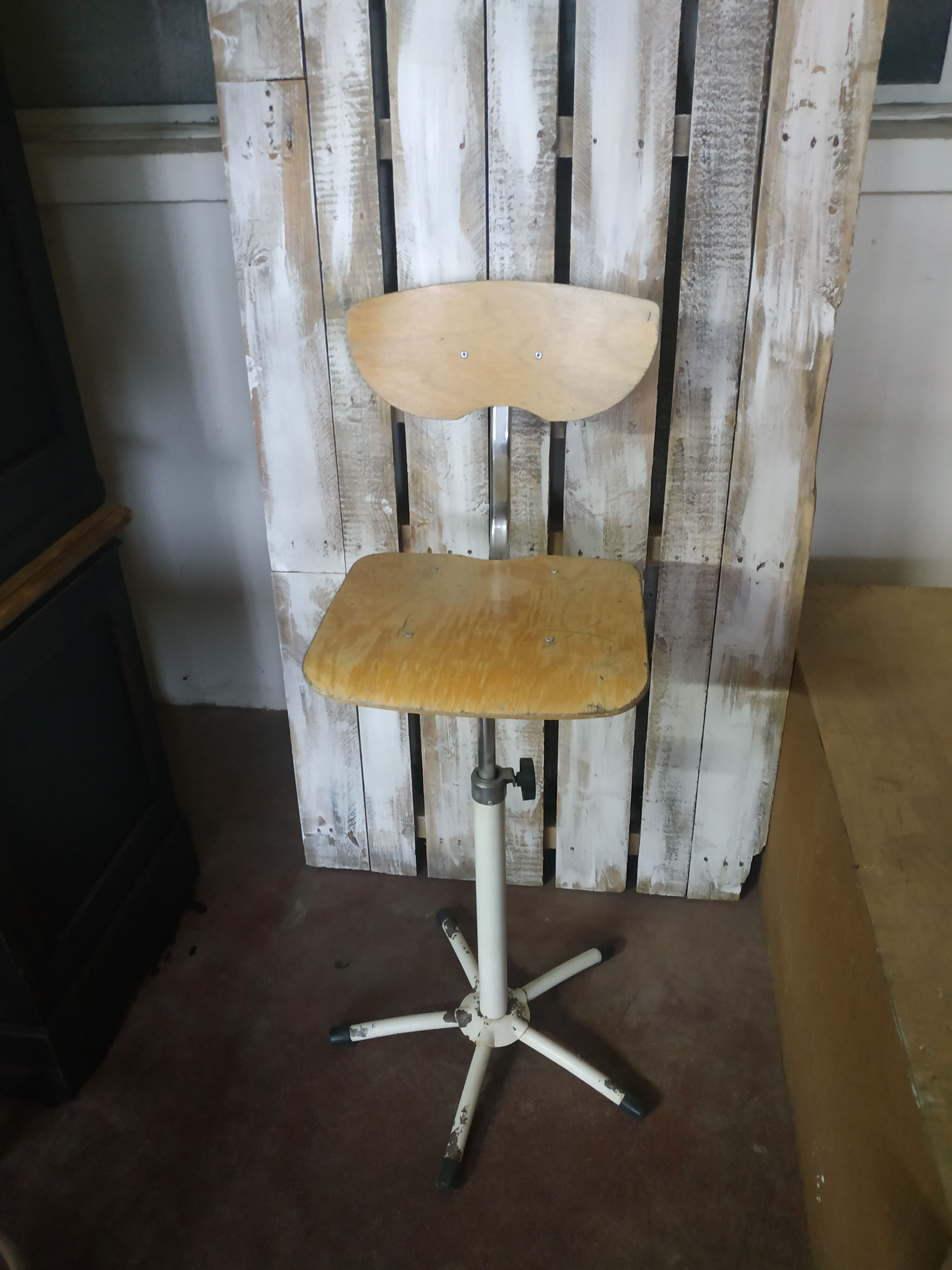 Bar chair