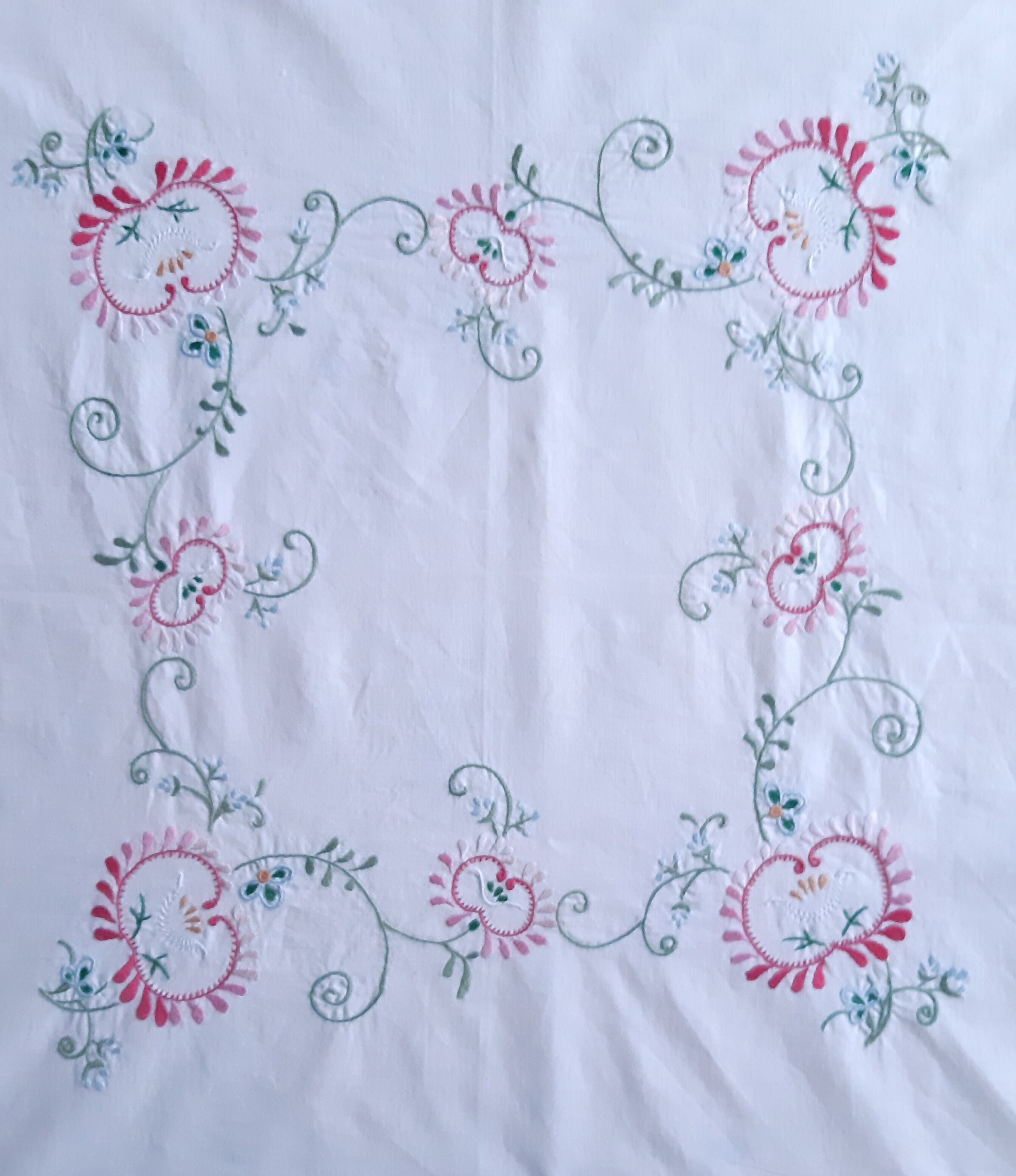 Nappe et 6 serviettes à thé