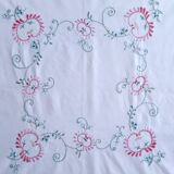 Tablecloth and 6 tea towels