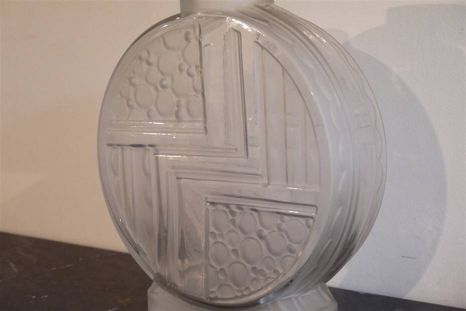 Vase art deco en verre préssé 1930