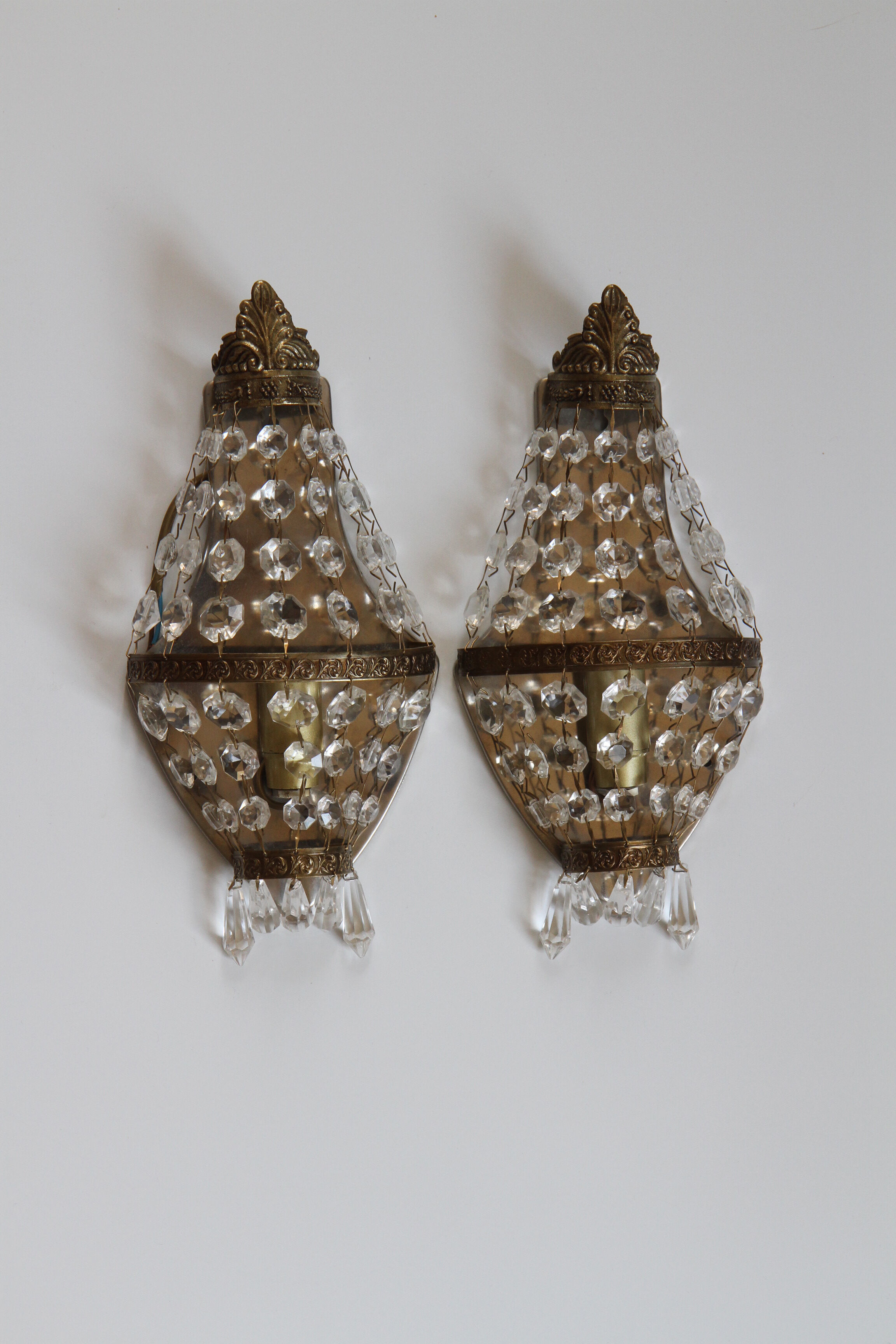 Wall lamps to stamps