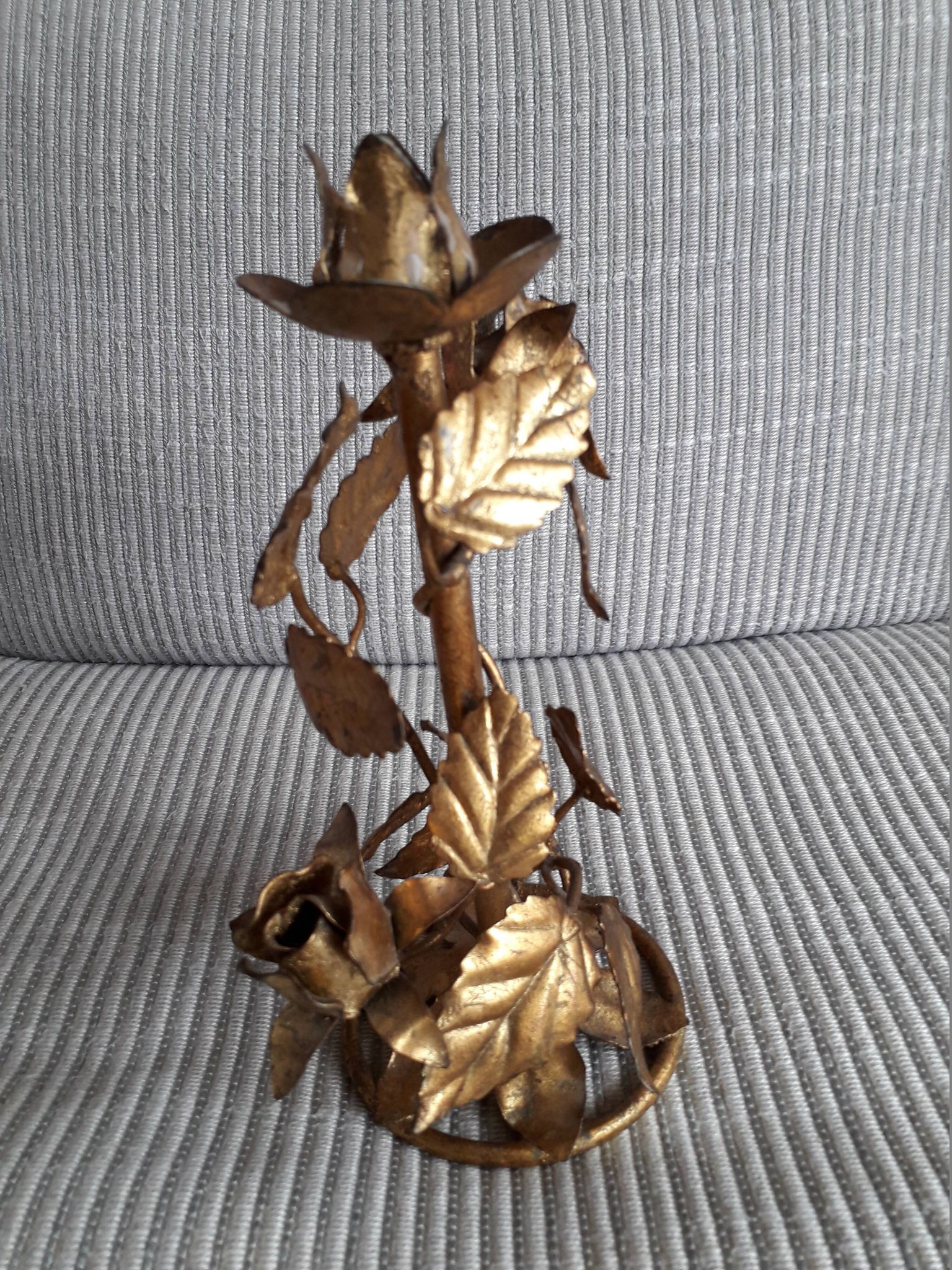 Vintage vegetable candle holder with a decoration of roses and golden leaves