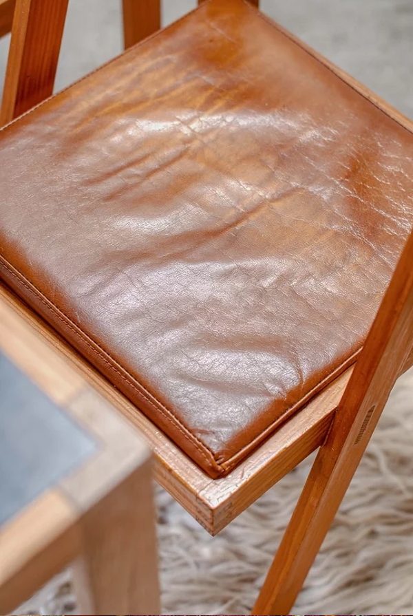 Ensemble de 4 chaises et table avec plateau en formica