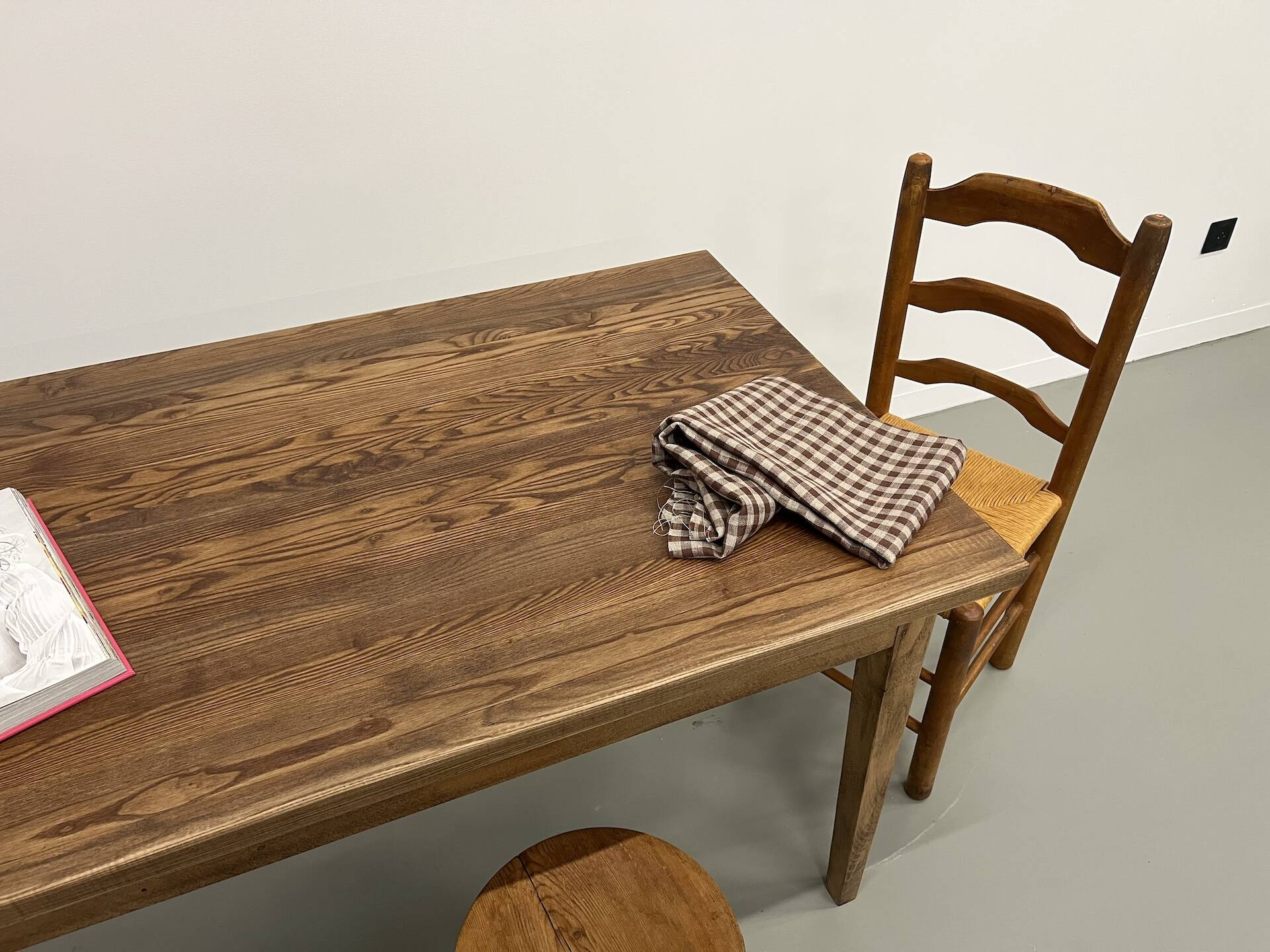 Farmhouse table with spindle legs in solid beech and ash