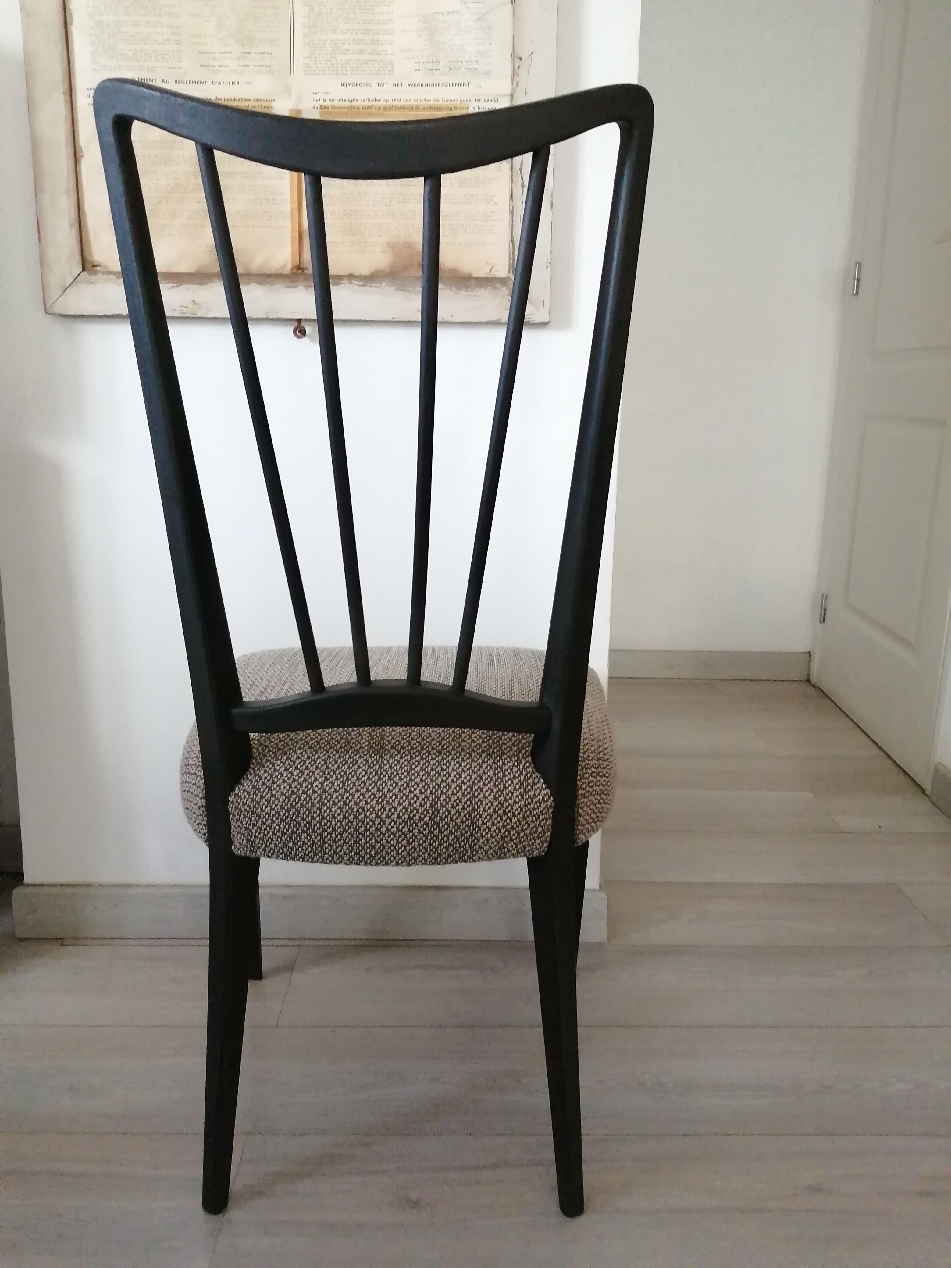 Lot 2 chairs wood fabric