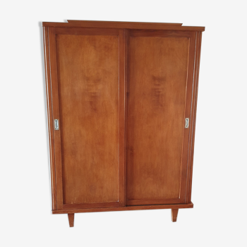 Armoire parisienne avec portes coulissantes