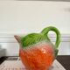 Pichet en barbotine fraise
