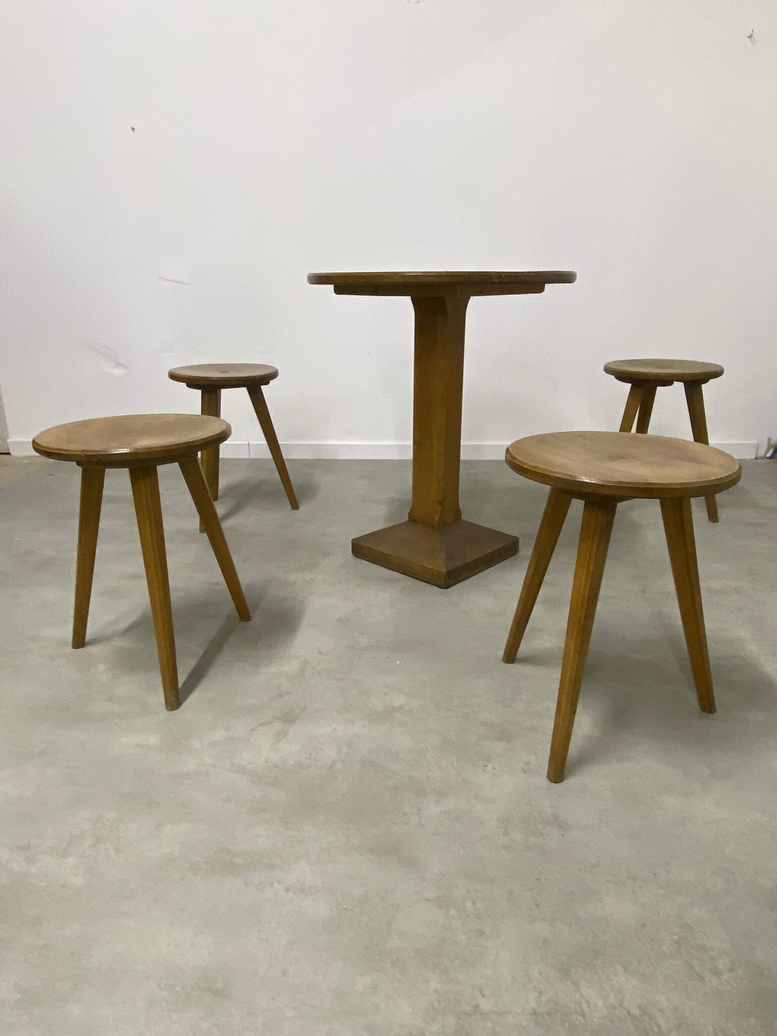 Set table and 4 wooden stools bistrot design of the 50