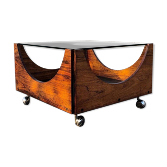 Table basse en bois de palissandre sur roulettes