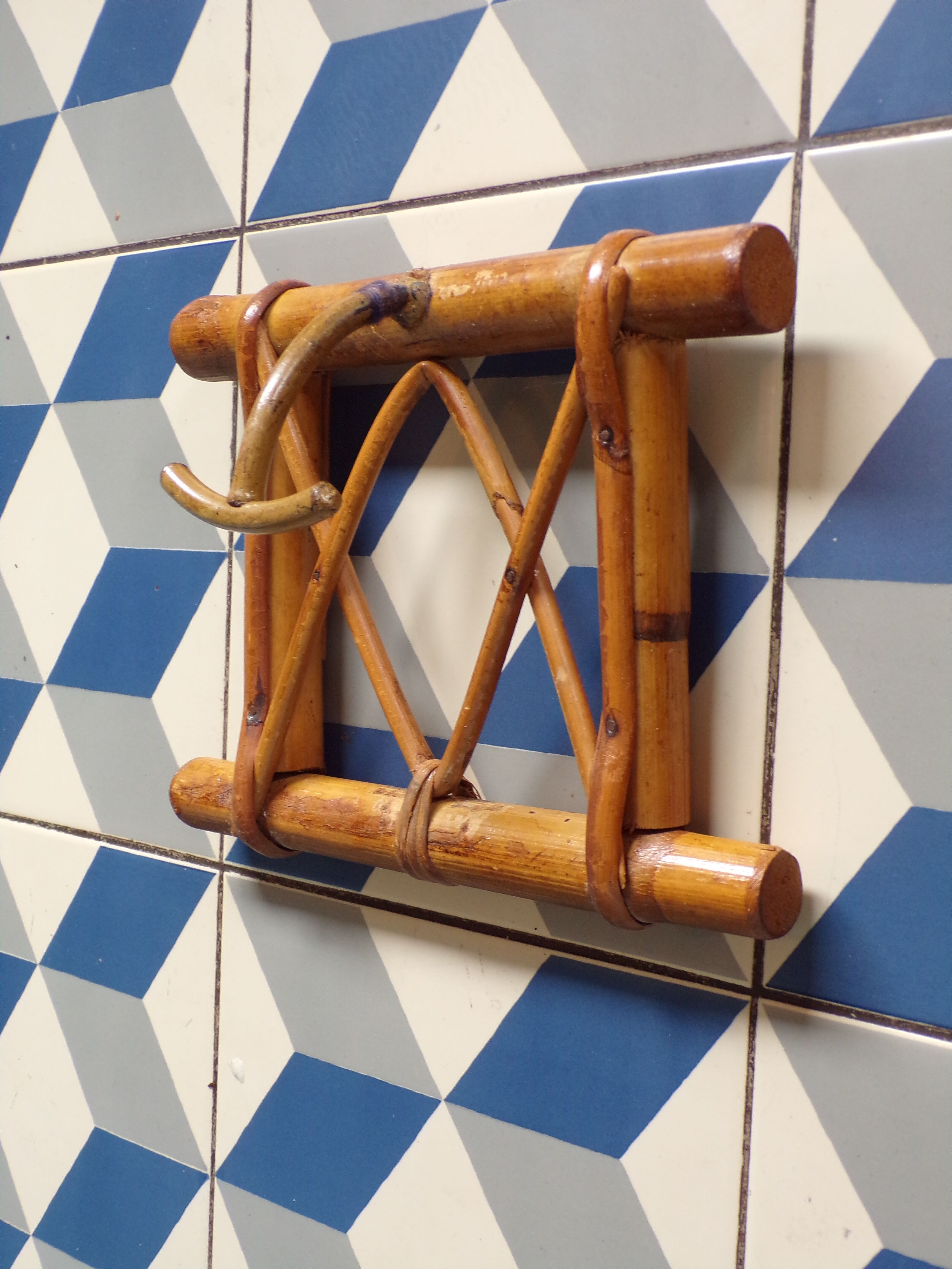 Vintage wicker patère