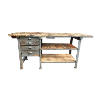 Craftsman's workbench with 4 drawers