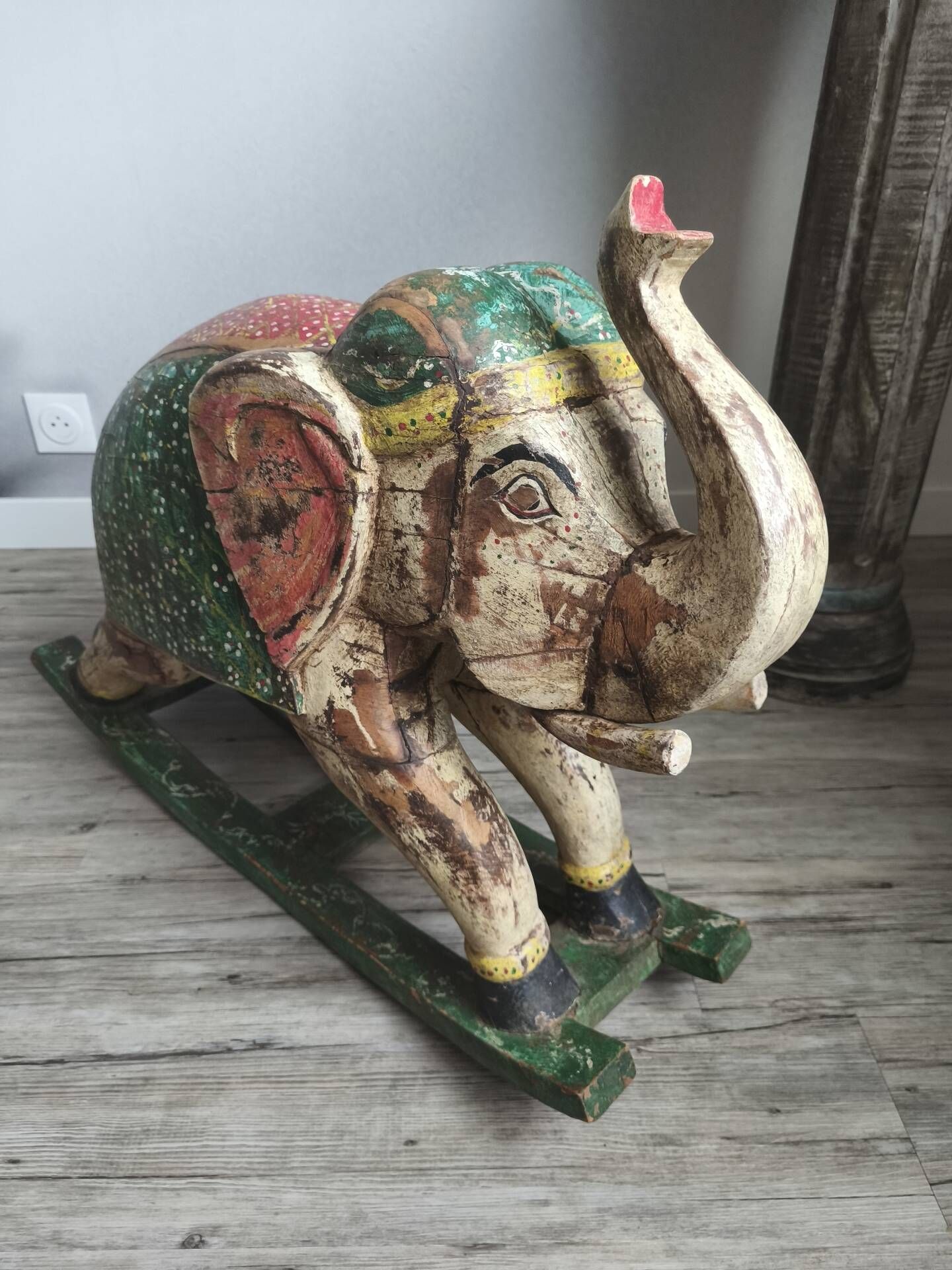 Éléphant à bascule ancien origine indienne
