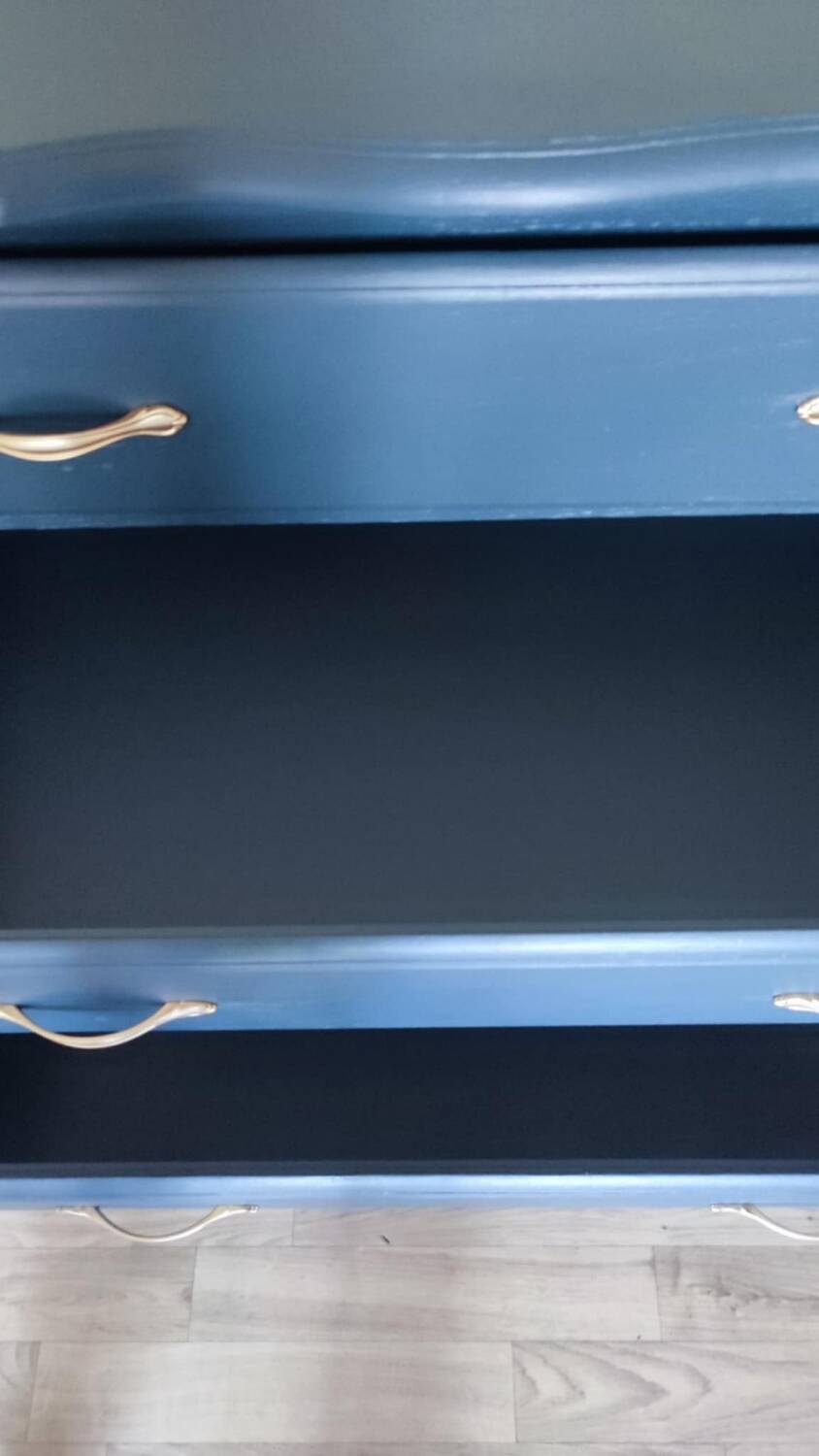 Chest of drawers in solid oak painted blue