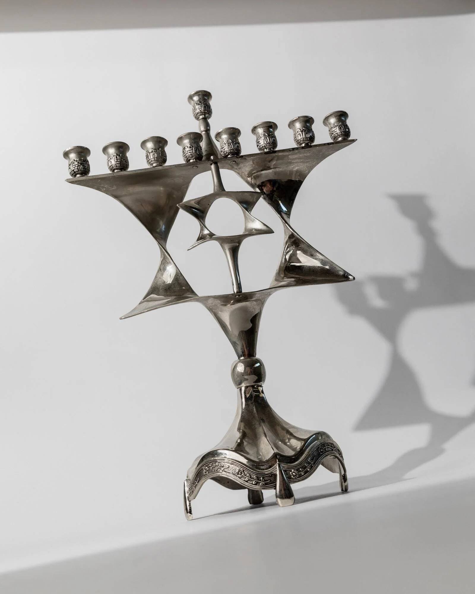 Vintage 1960s silver-plated menorah for Hanukkah, Mid-Century design with rotating Star of David, Judaica decoration, elegant gift idea.