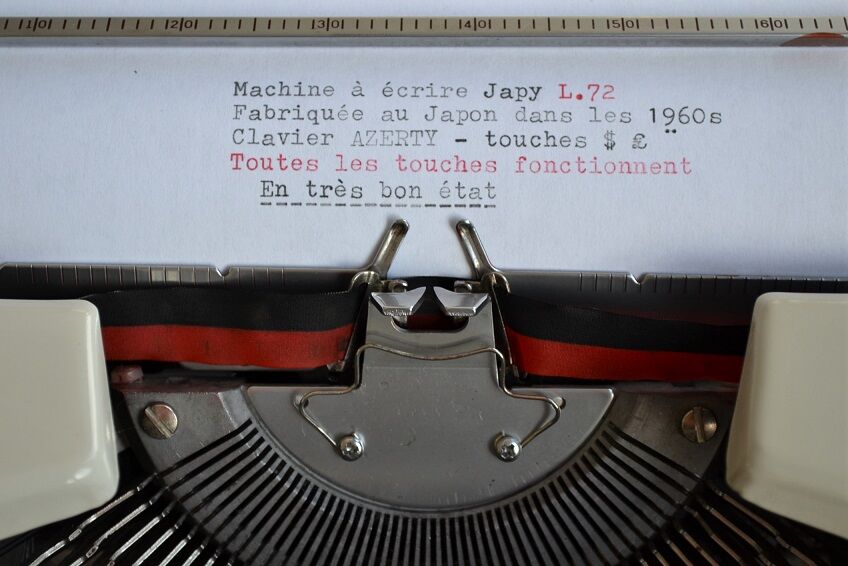 Machine à écrire portative Japy L.72 vintage 1970