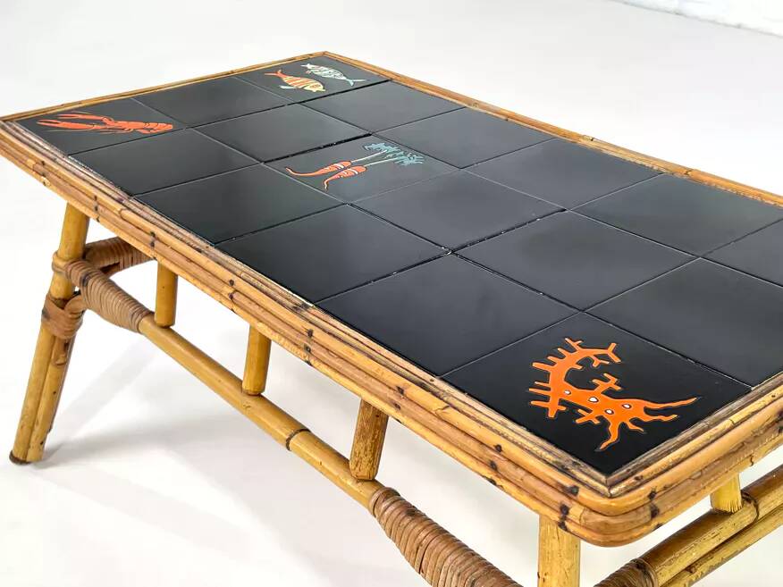 50s/60s coffee table in rattan and ceramic