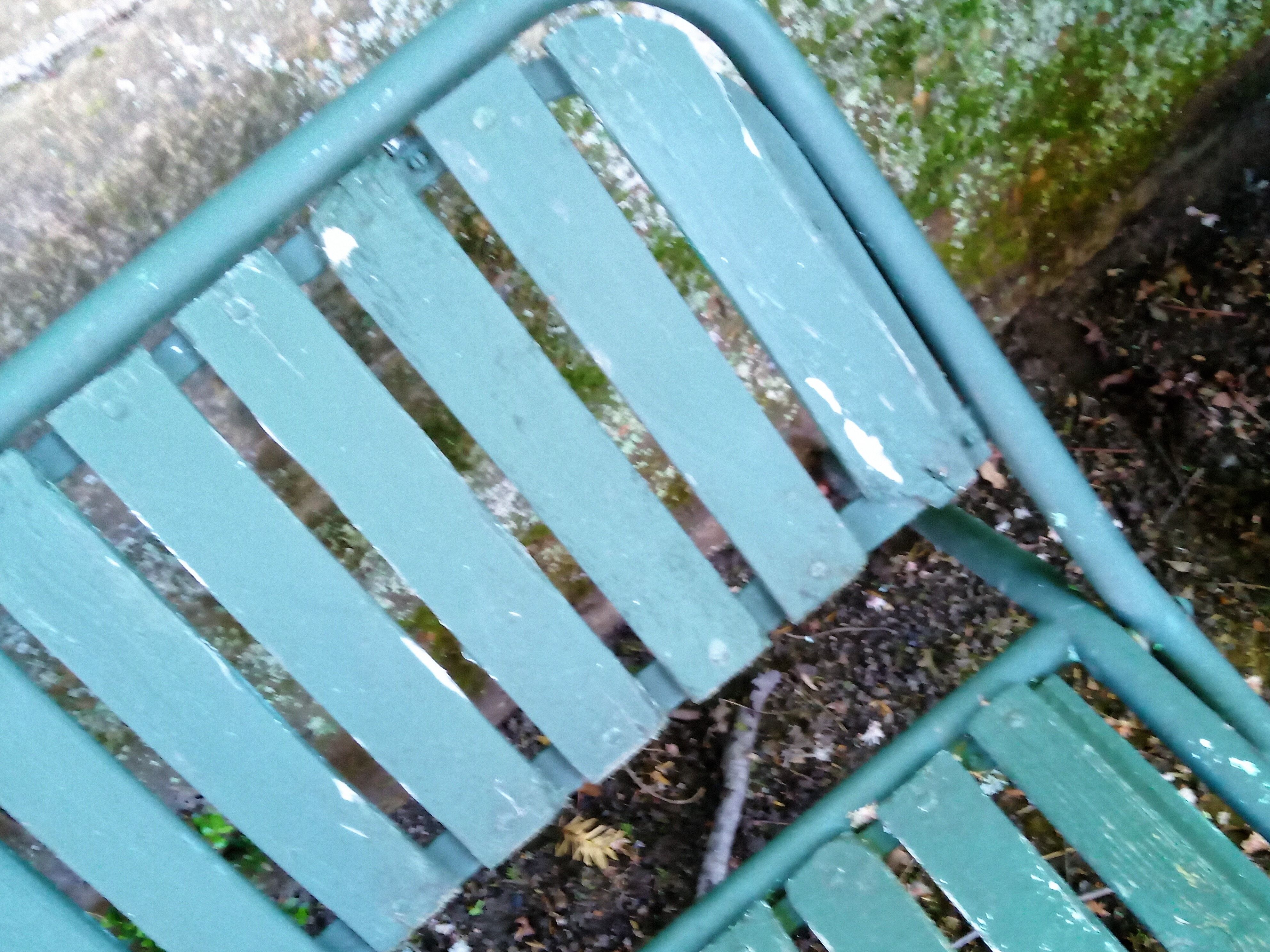 Folding garden bench