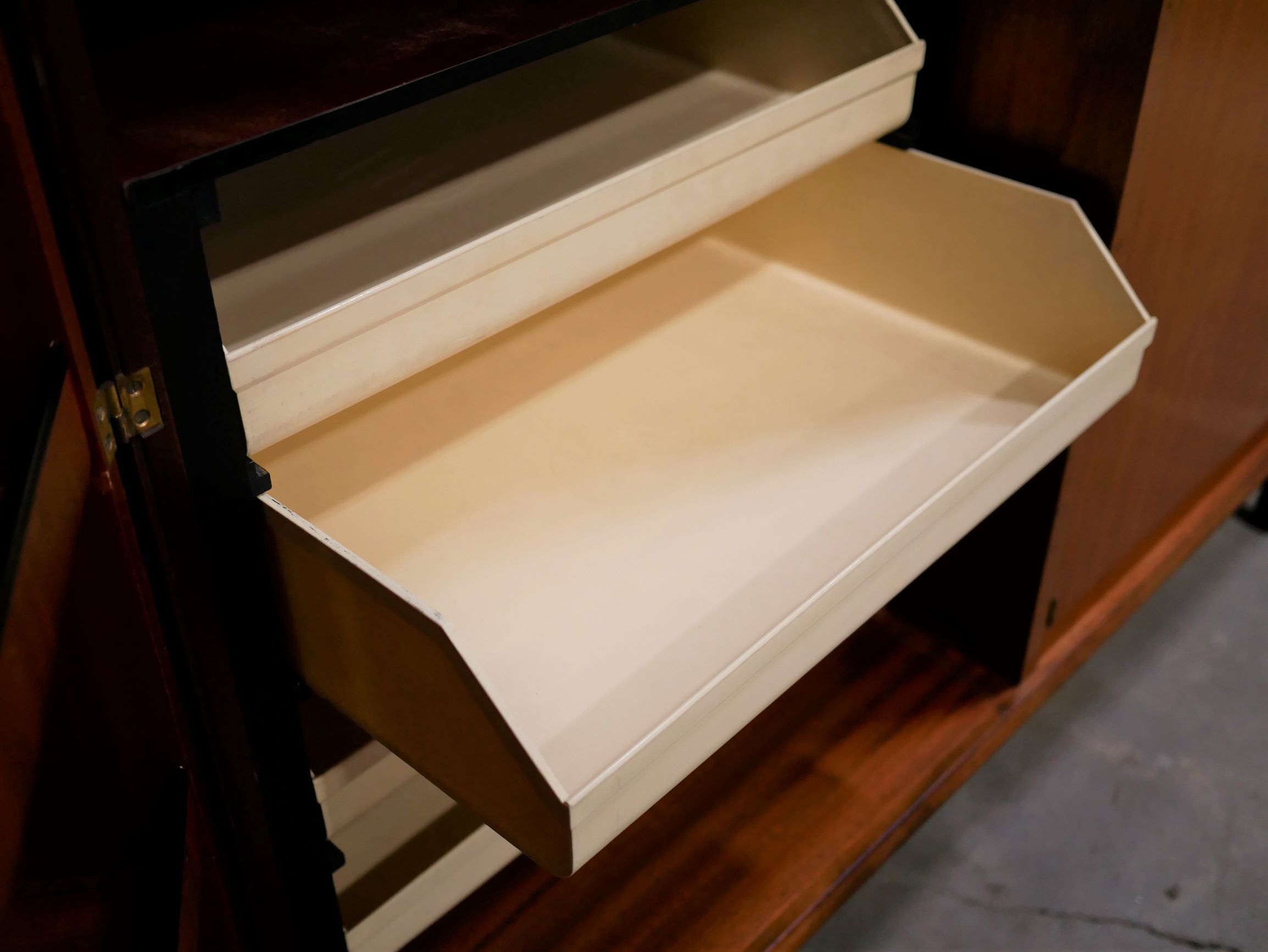 Armoire vintage en teck par les éditions Rozier