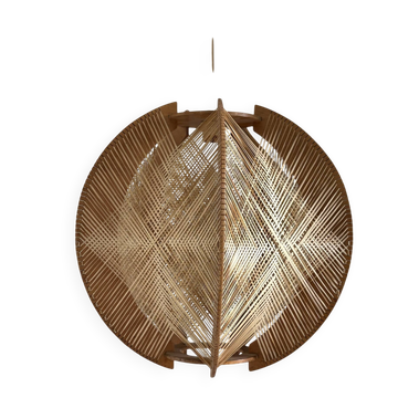 Scandinavian sculptural suspension in wood and stretched wires, 1960s.