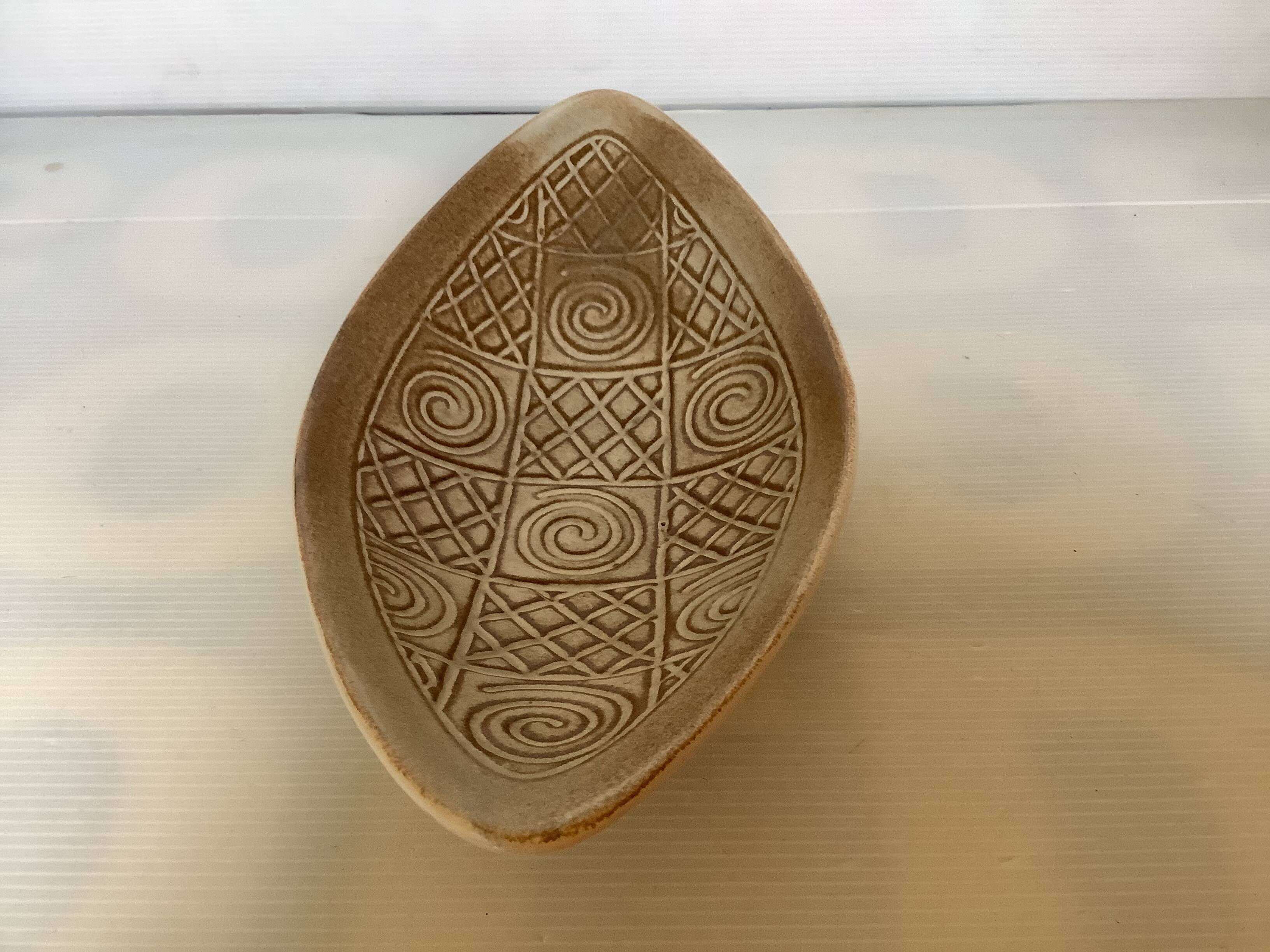 Ethnic Germany patterned pocket emptier