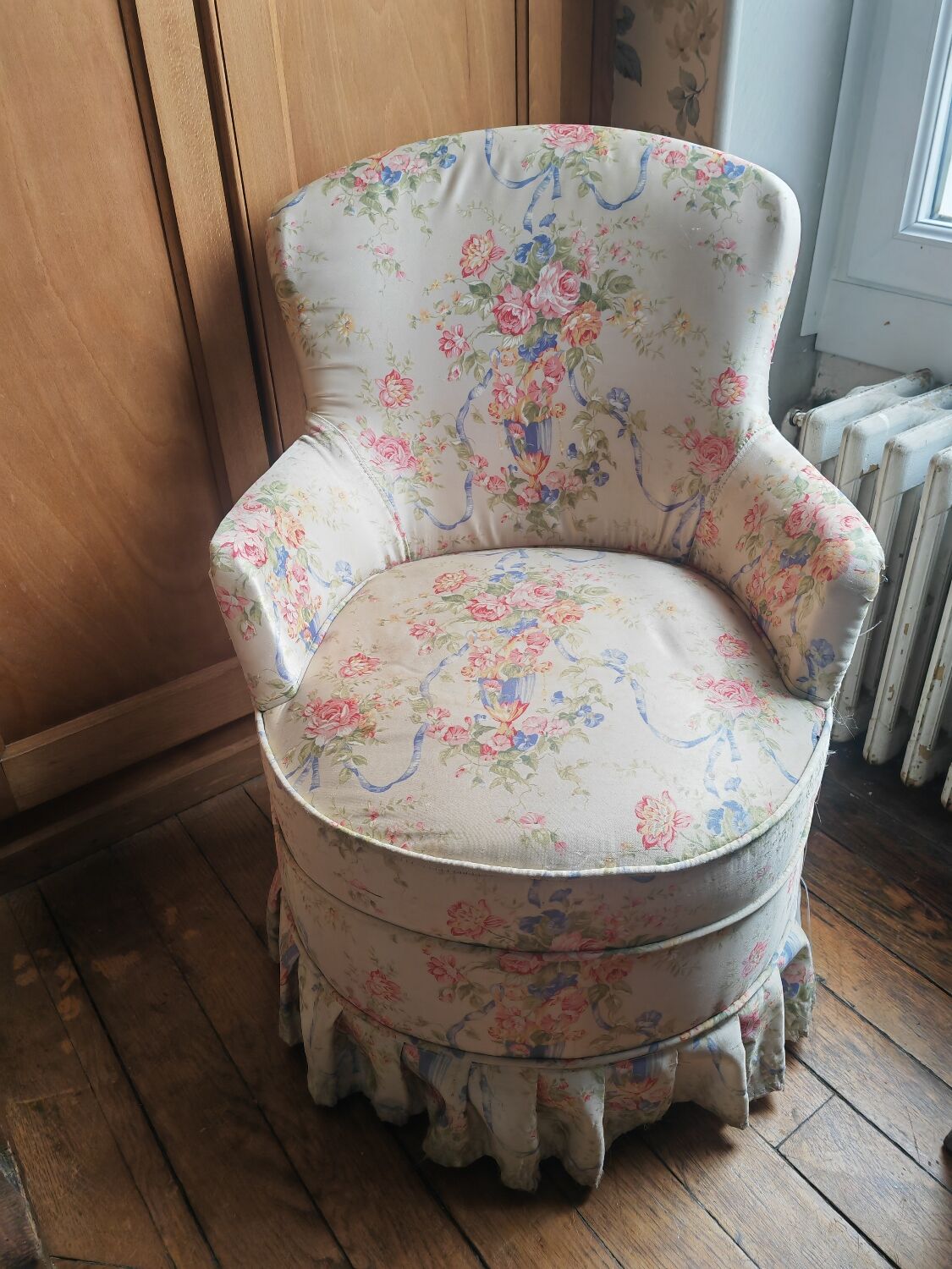 Small flowery armchair