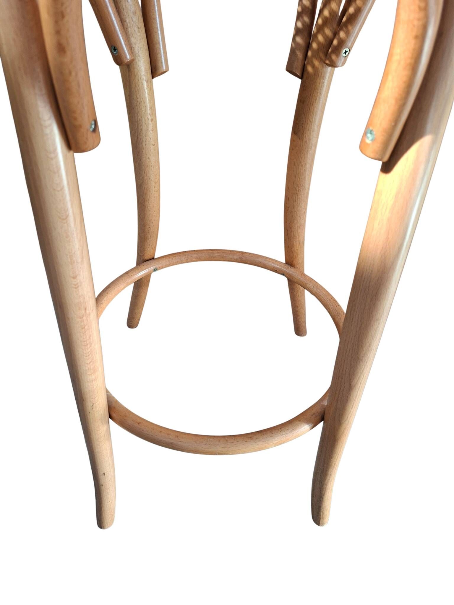 Ensemble de 5 tabourets style Thonet en bois courbé et paille de Vienne des années 70.