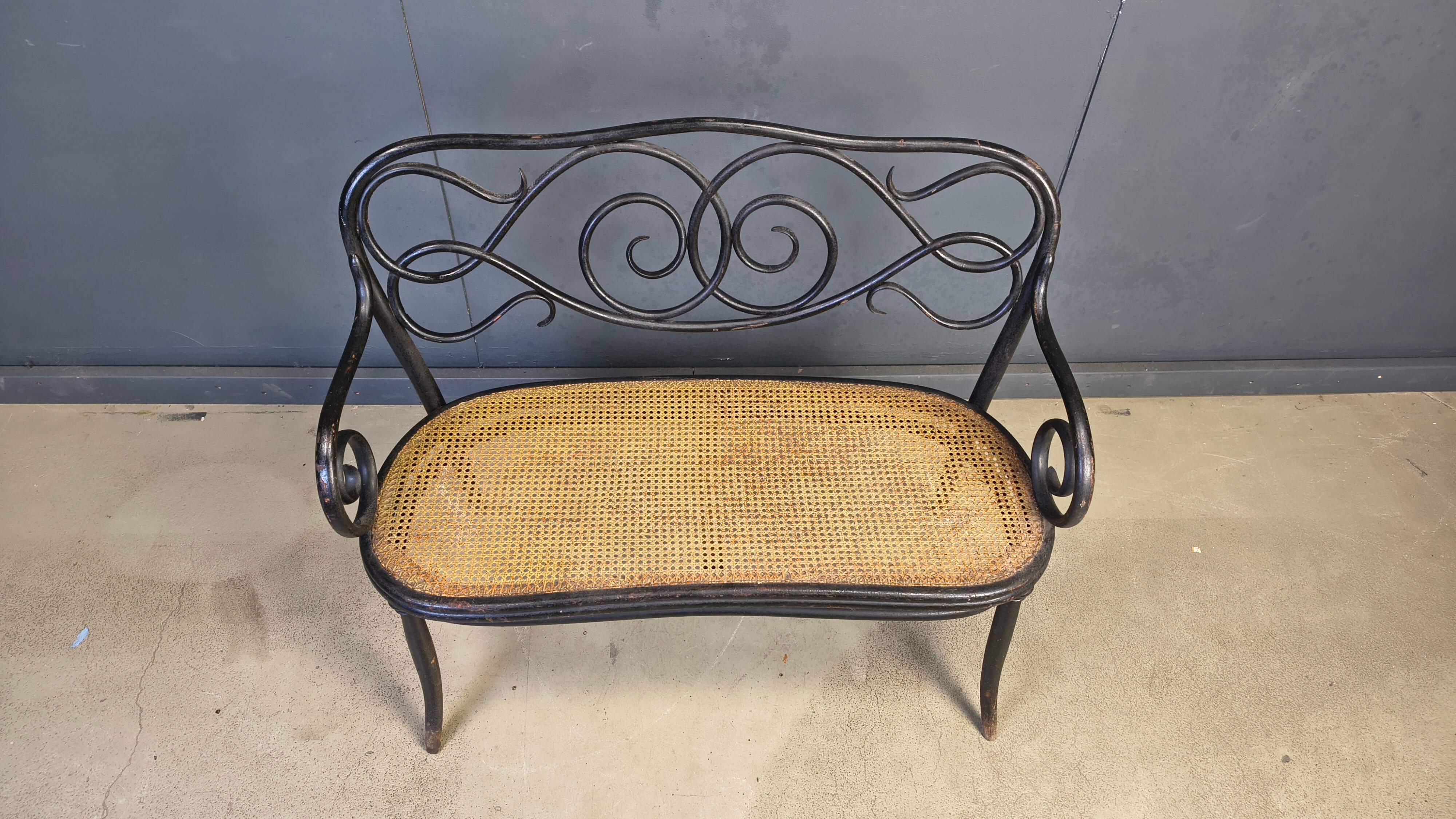 Art nouveau settee no. 2 in bent wood and cane by Thonet Brothers, Austria 1900s