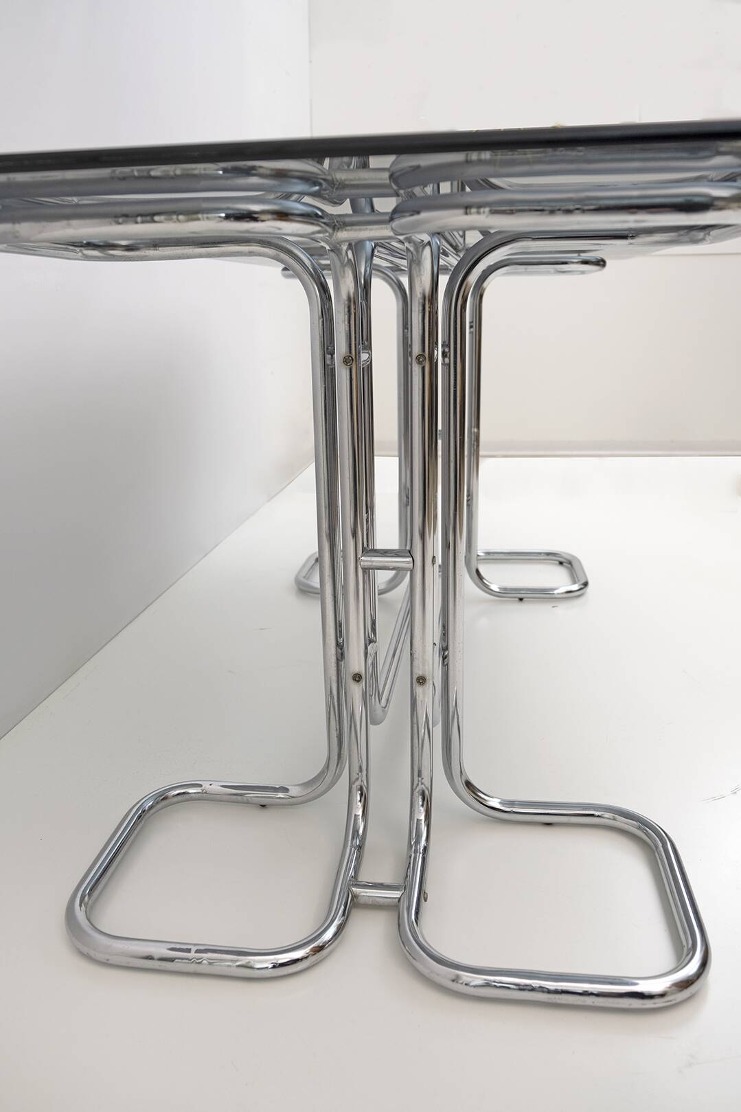 Giotto Stoppino Mid-Century Modern Italian Glass Smoked Top Dining Table,70