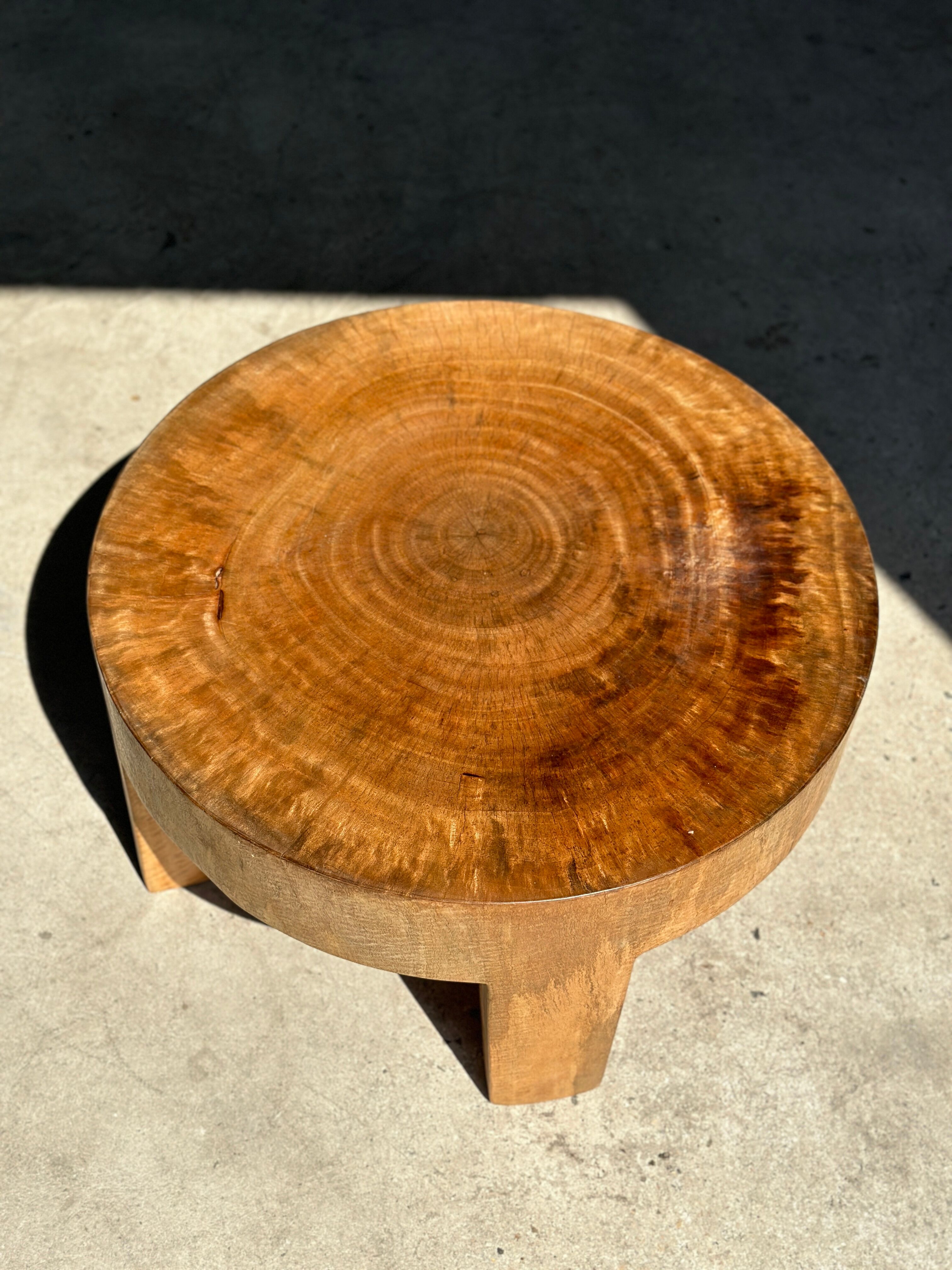 Quadripod coffee table in solid wood monoxyl natural color (dark)