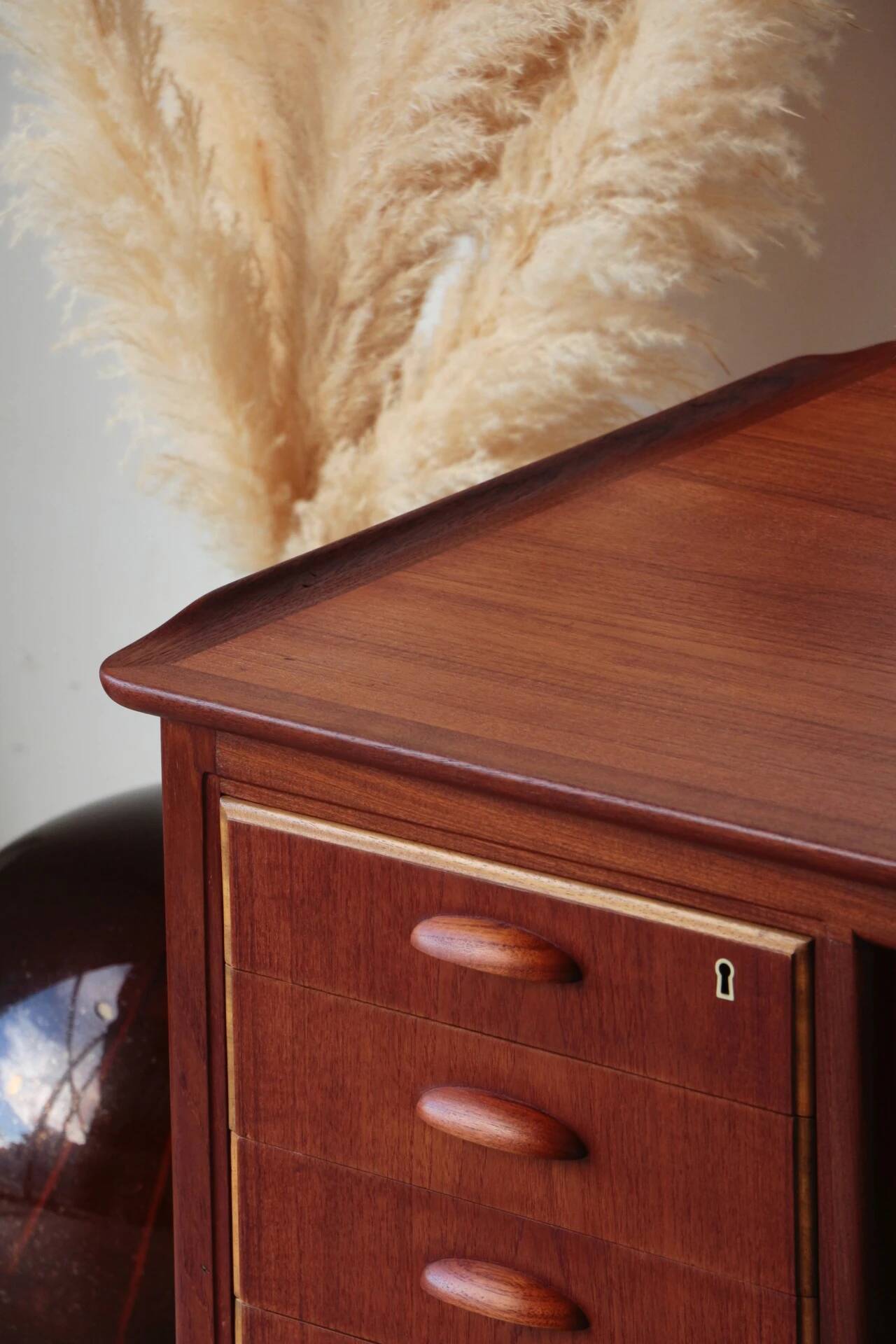 Desk Svend Aage Madsen: Danish Teck & Design (HP Hansen)