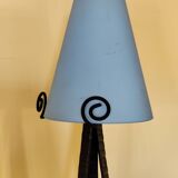 Lampe Art Nouveau en fer forgé et abat-jour en verre opaque bleu
