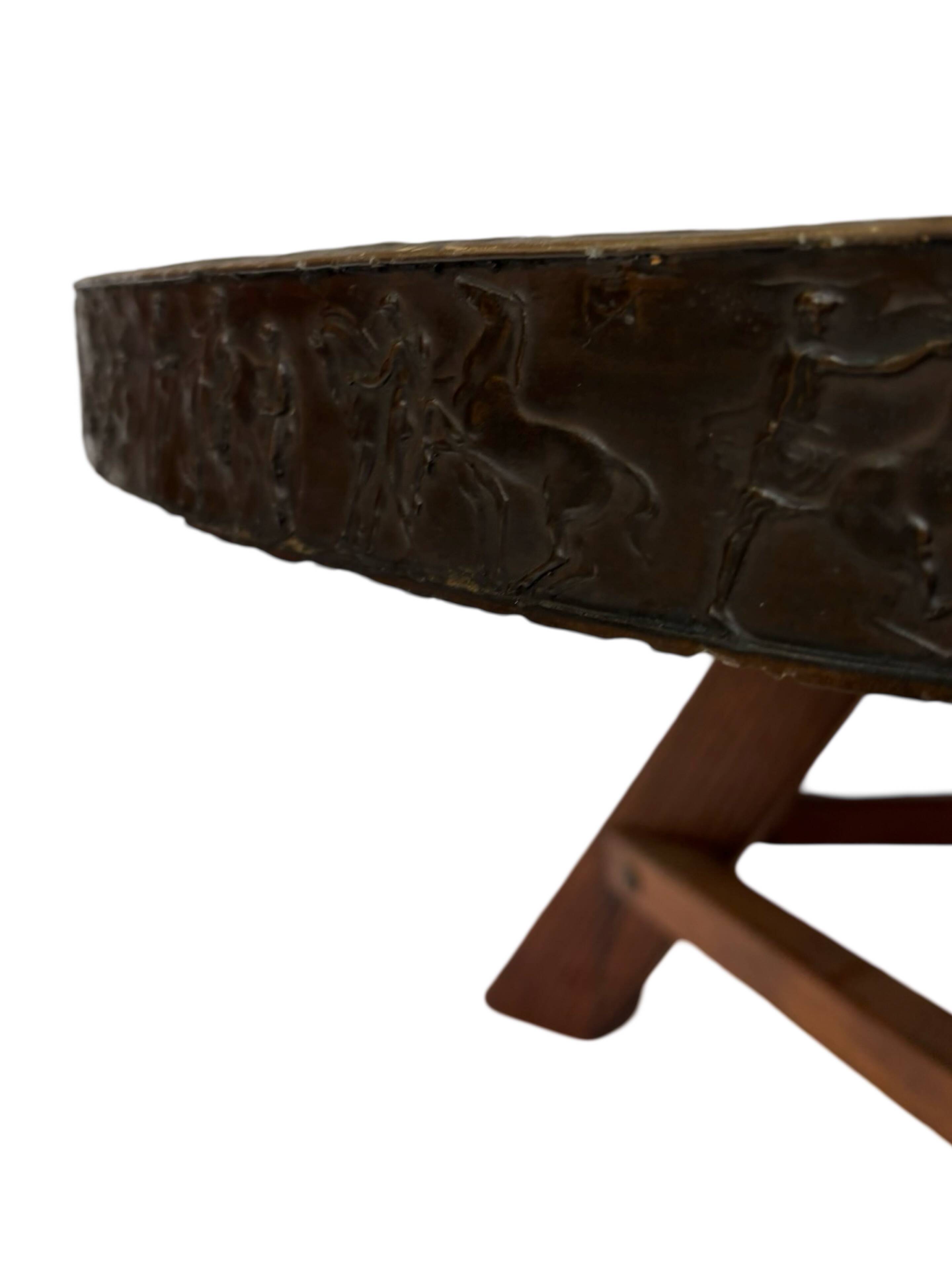 Table basse ronde brutaliste, années 60