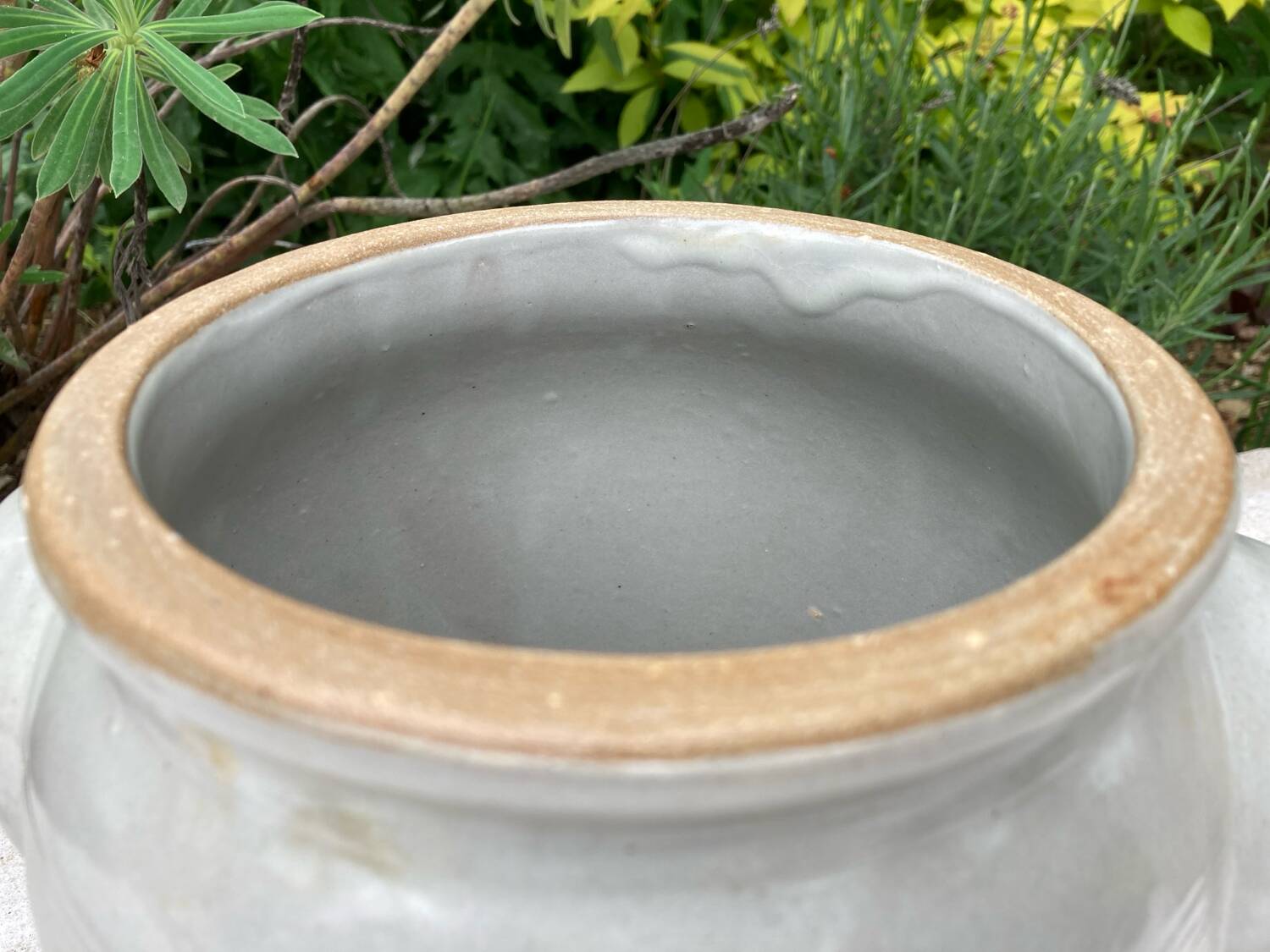 Light grey ceramic jar