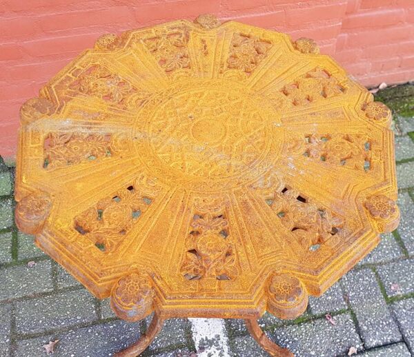 Table de Jardin Art Nouveau en Fonte