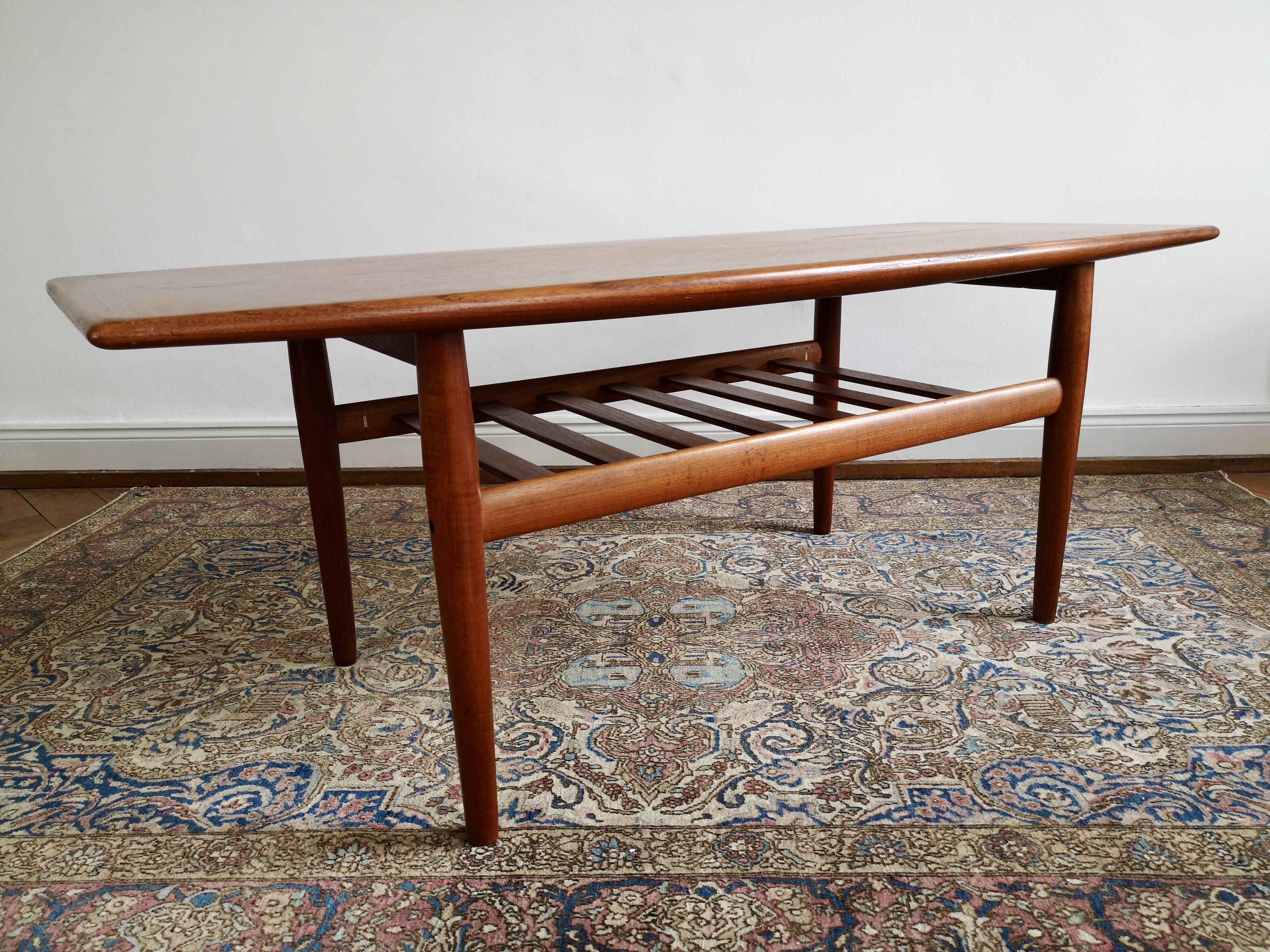 Scandinavian coffee table 60's model "GJ106" by Grete Jalk for Poul Jeppesen