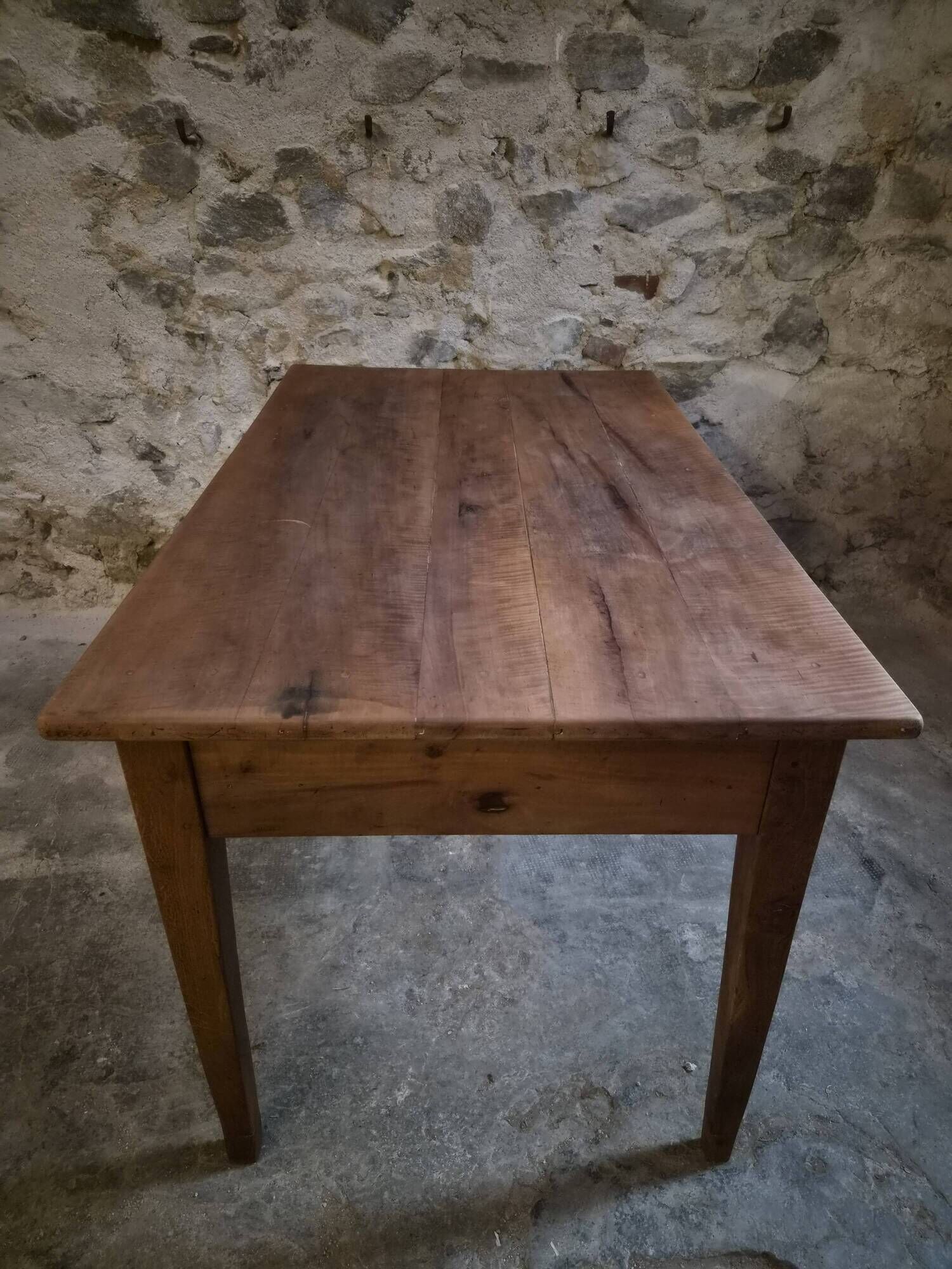 Table à manger française ancienne en merisier avec deux tiroirs, vers 1880–1920