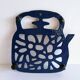 Kettle-shaped cast iron trivet