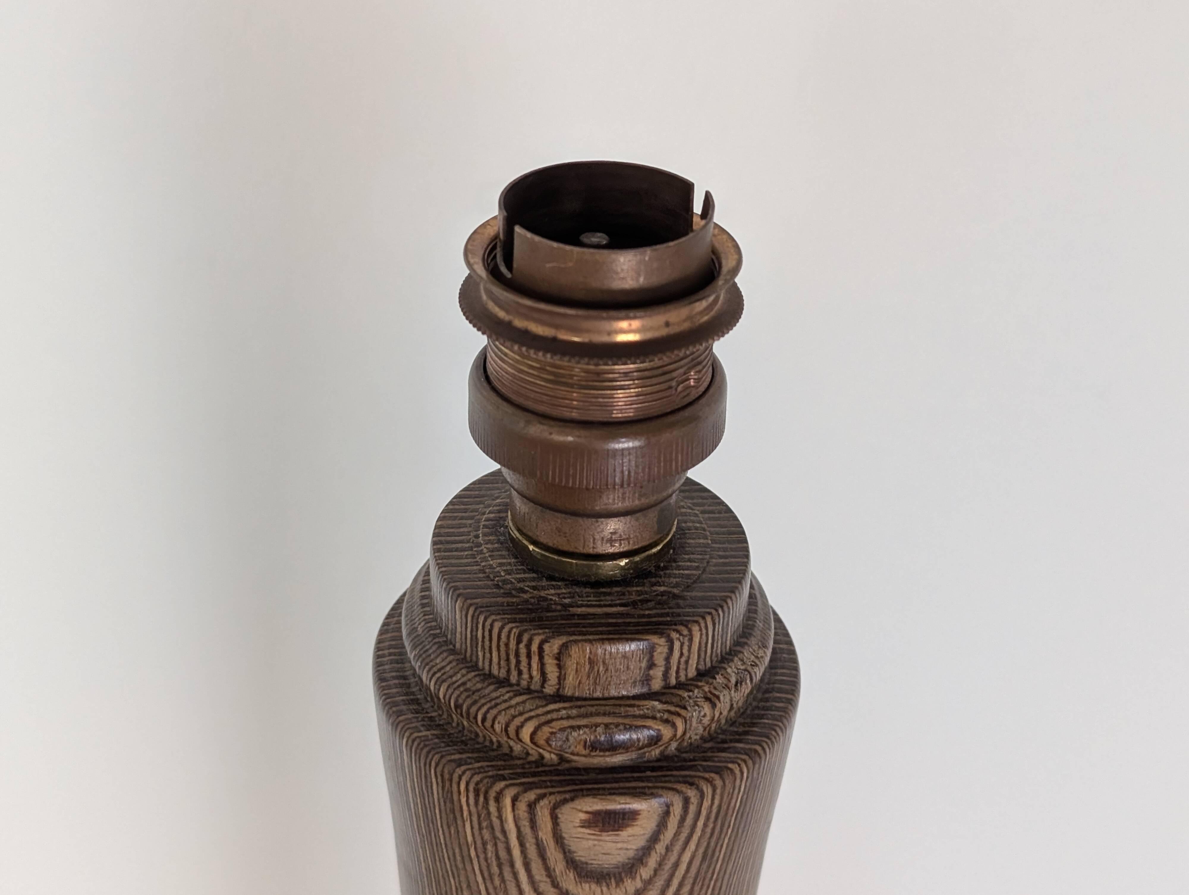 Lampe en bois tourné